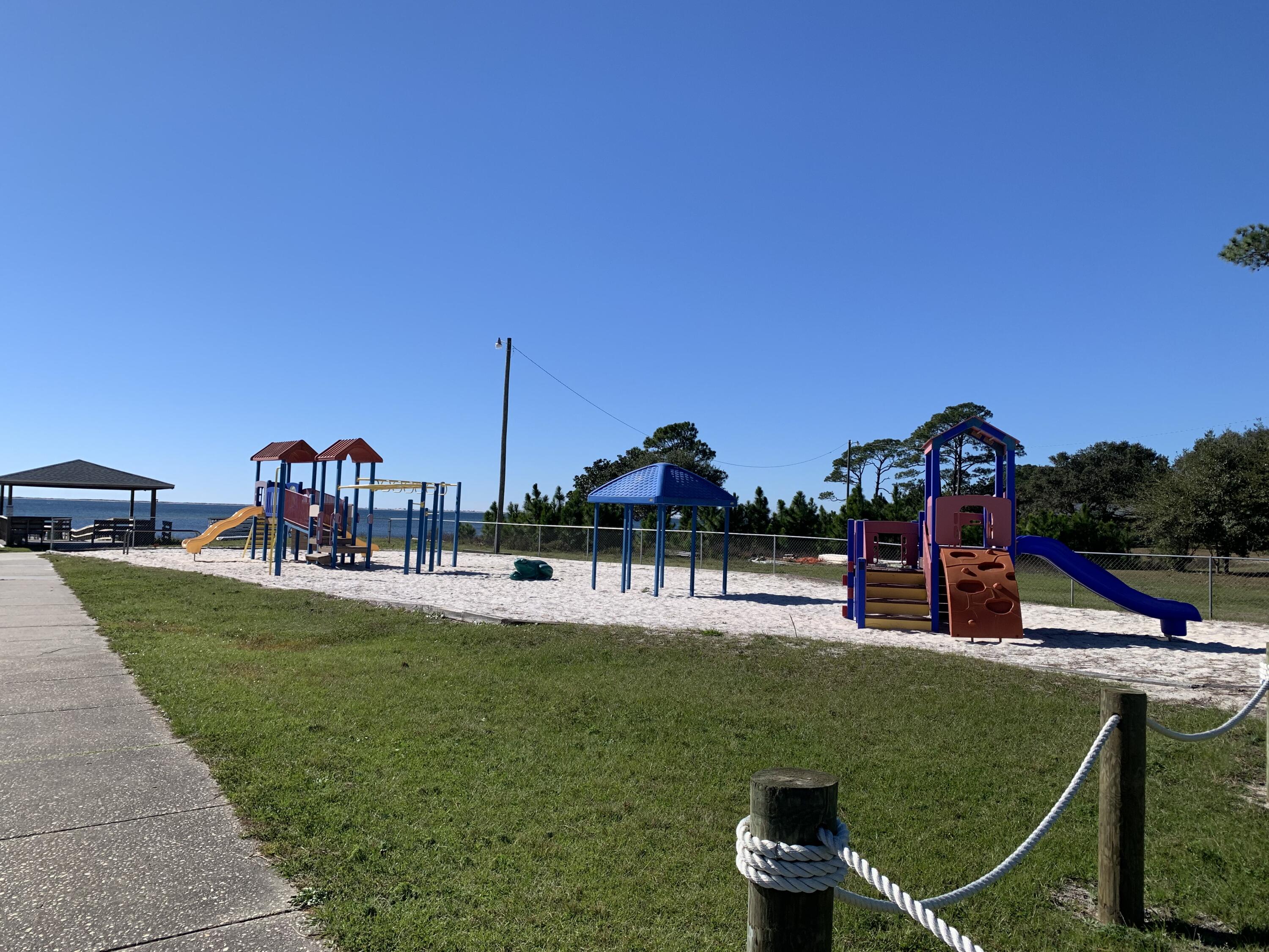 HOLLEY BY THE SEA - Residential