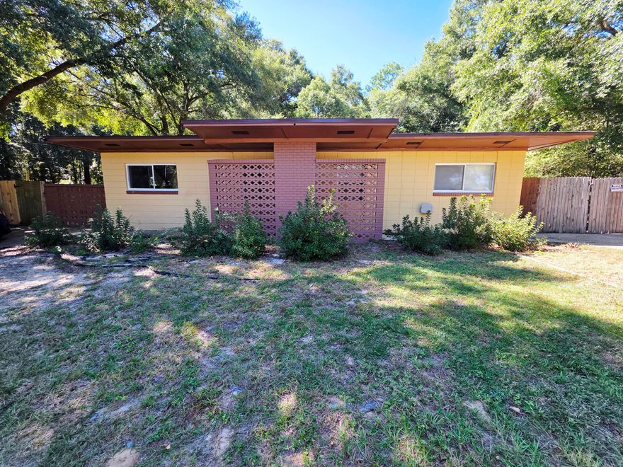 New rental in Central Crestview with 3 beds and 1 bath. Home has been recently painted, and professionally cleaned throughout. Each side of the duplex has its own fenced in back yard and own laundry room. Rent payment to include quarterly pest control, and grass cutting. 1 year lease required with a $45 application fee that will be processed in the order application is received. 1,250 security deposit with $250 non refundable for professional cleaning upon move out.