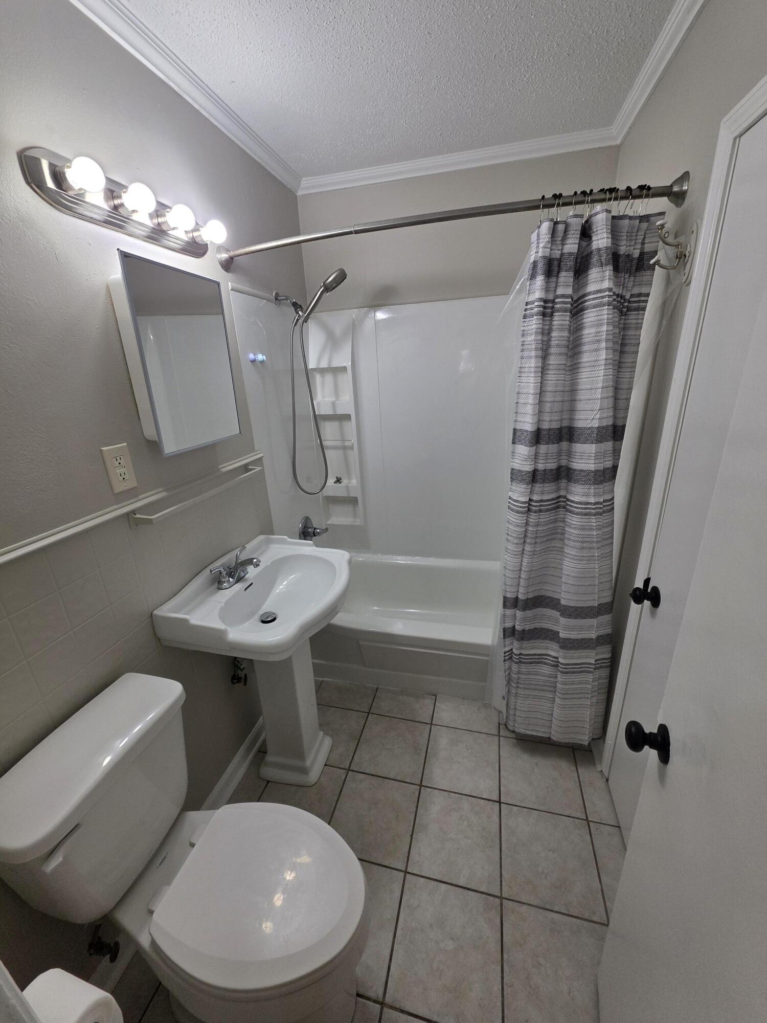NO RECORDED SUBDIVISION - Residential Lease