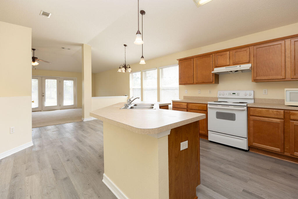 SKY RIDGE ESTATES 1ST ADD - Residential Lease