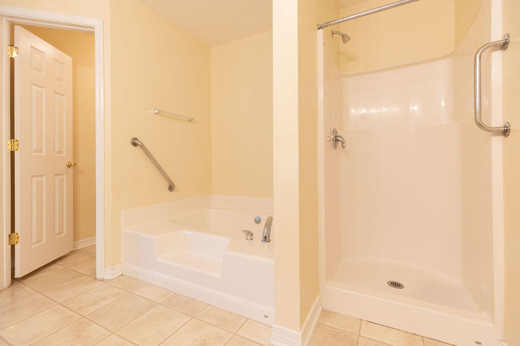 SKY RIDGE ESTATES 1ST ADD - Residential Lease