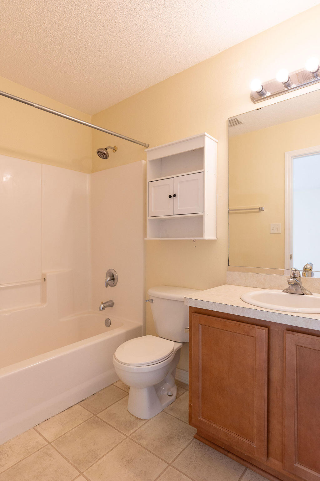 SKY RIDGE ESTATES 1ST ADD - Residential Lease