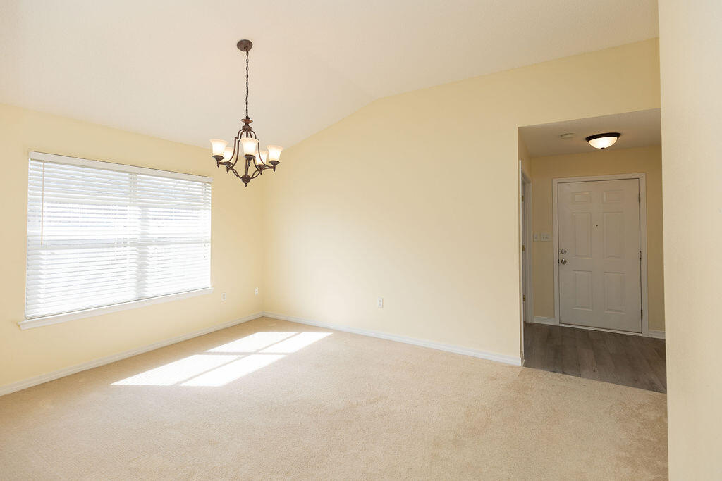 SKY RIDGE ESTATES 1ST ADD - Residential Lease