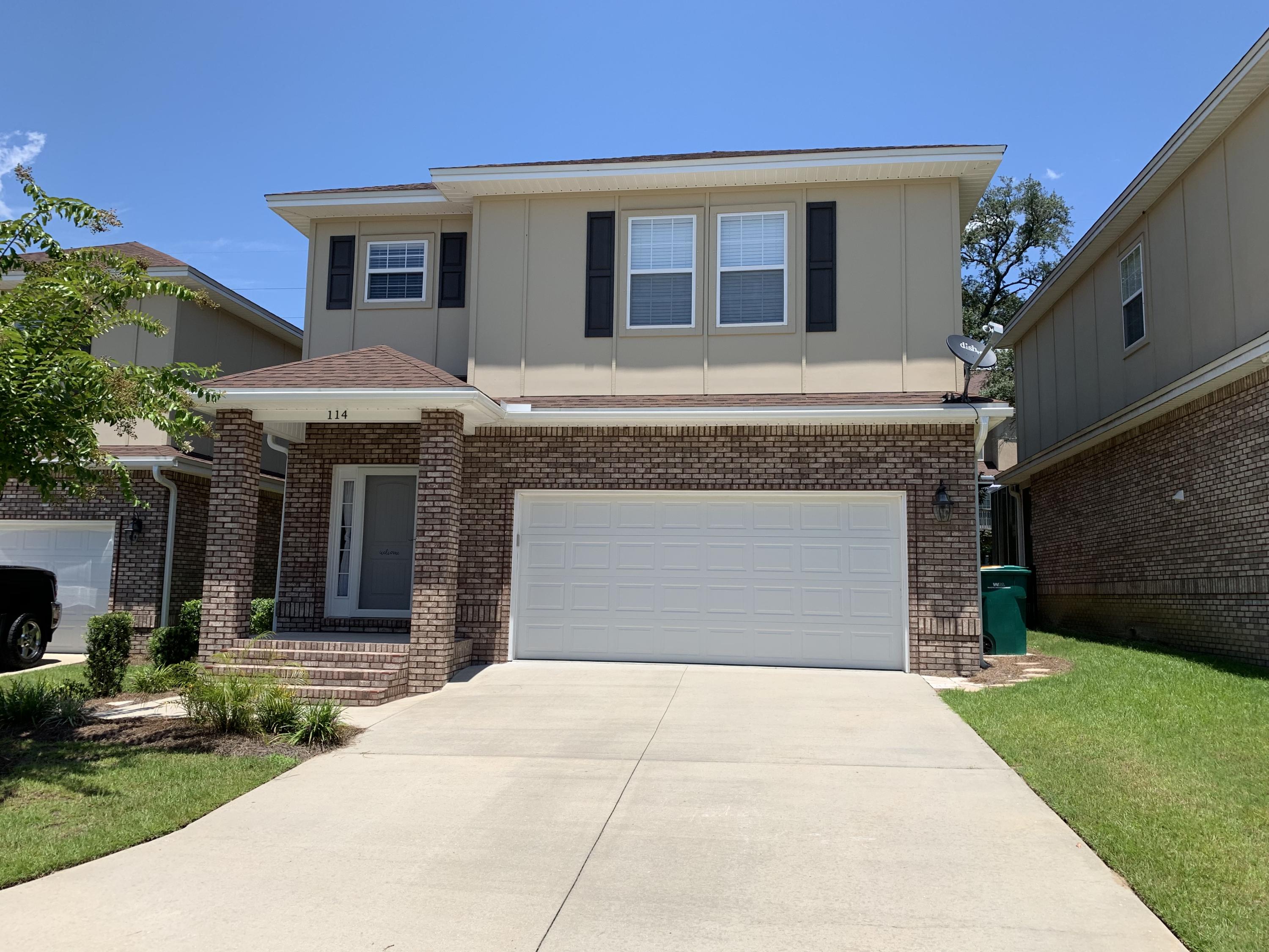 This modern 4 bedroom, 2.5 bath home has been meticulously maintained and is move-in ready! Featuring engineered hardwood floors on the main level, granite counters through out, stainless steel appliances, a spacious screened-in porch, & all bedrooms and large laundry area upstairs, this home has a very functional layout, yet is spacious enough for larger furniture without having wasted space!