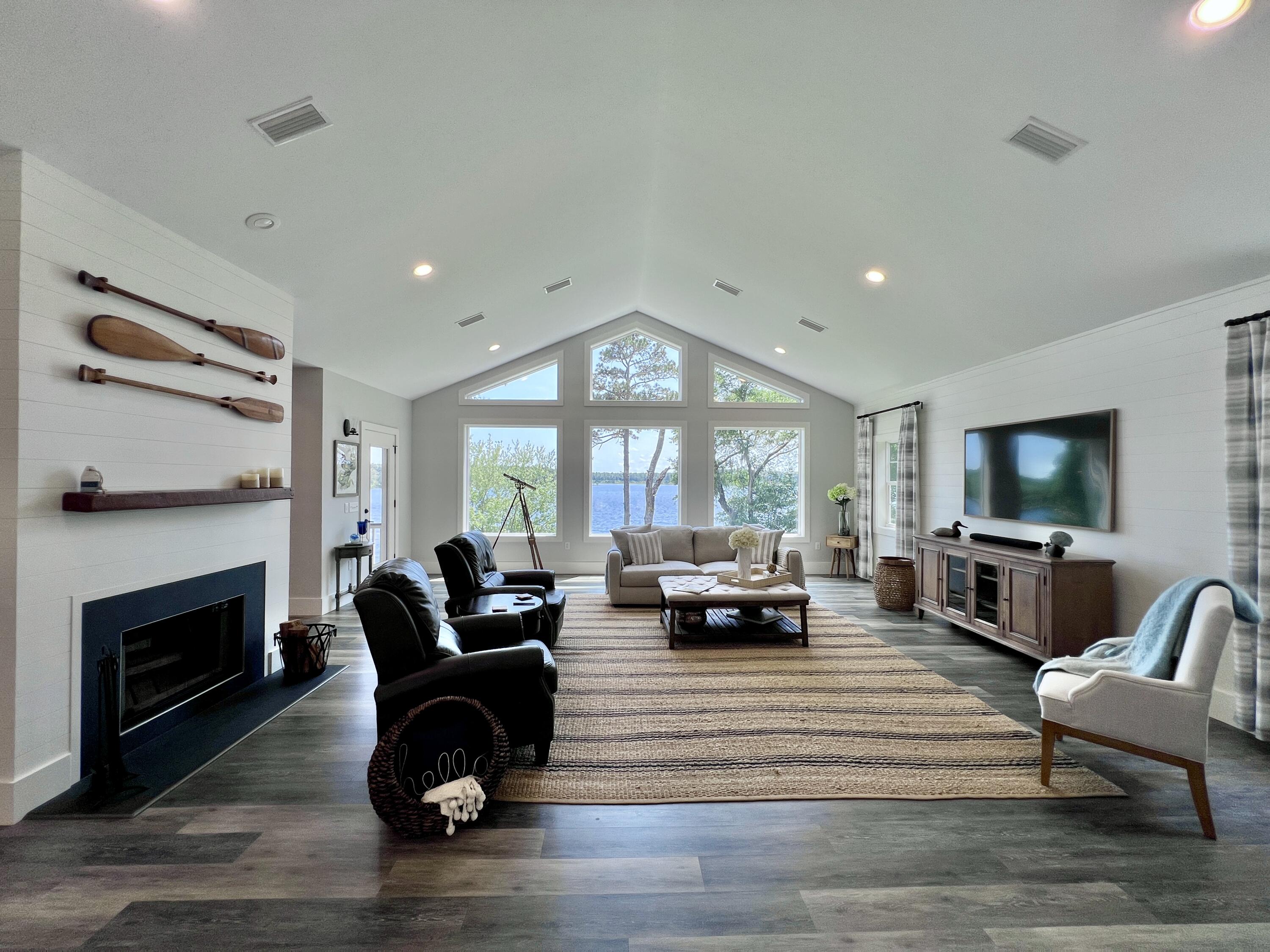 LAKE HOLLEY ESTATES - Residential