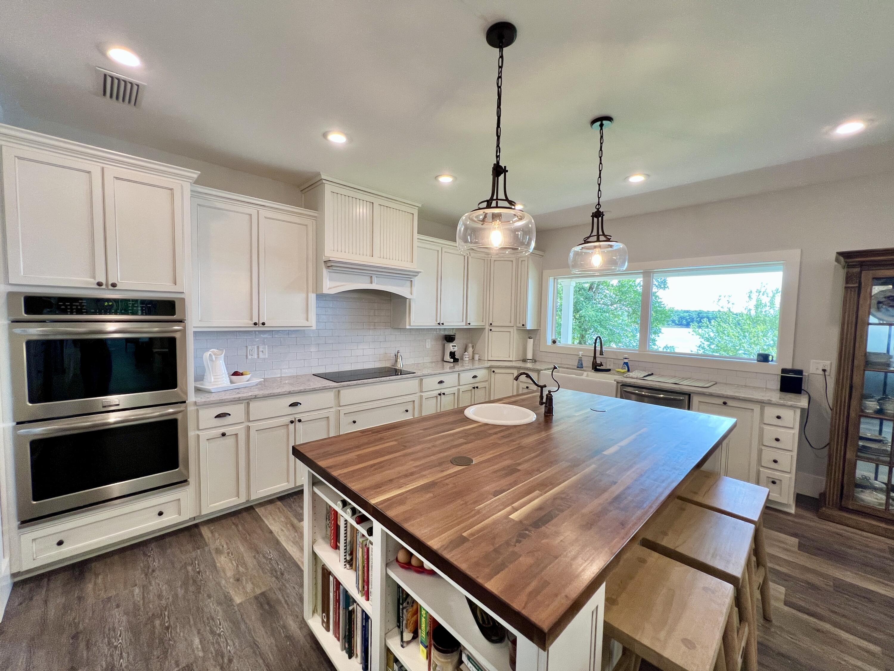 LAKE HOLLEY ESTATES - Residential