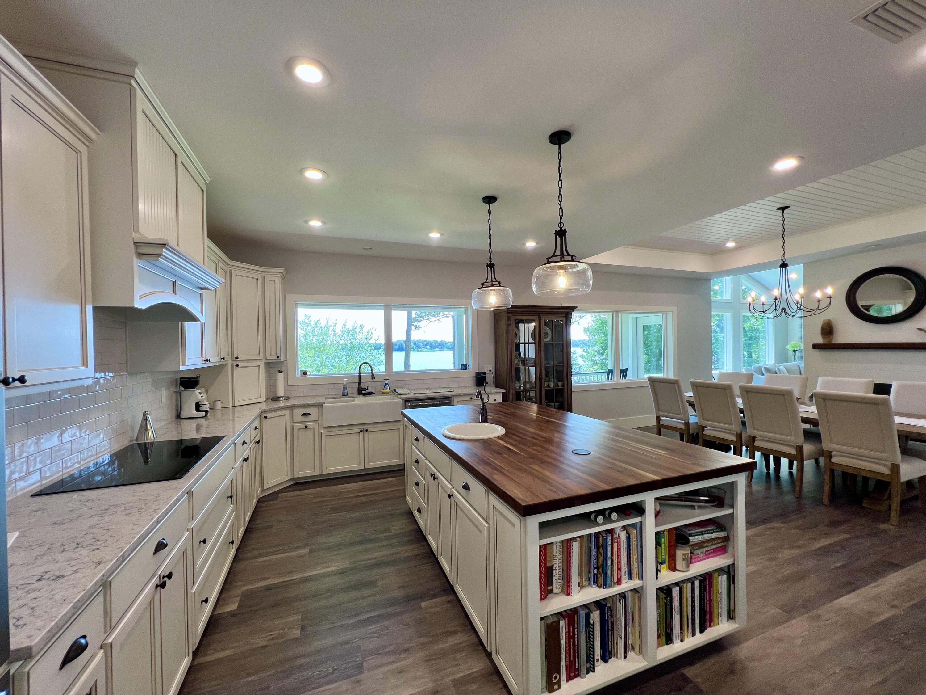 LAKE HOLLEY ESTATES - Residential