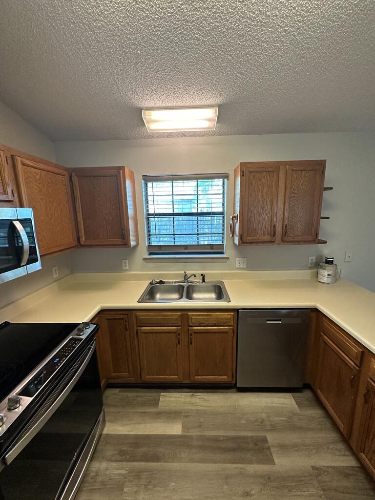 EAST BAY RIVER ESTATES 2ND ADDN - Residential Lease