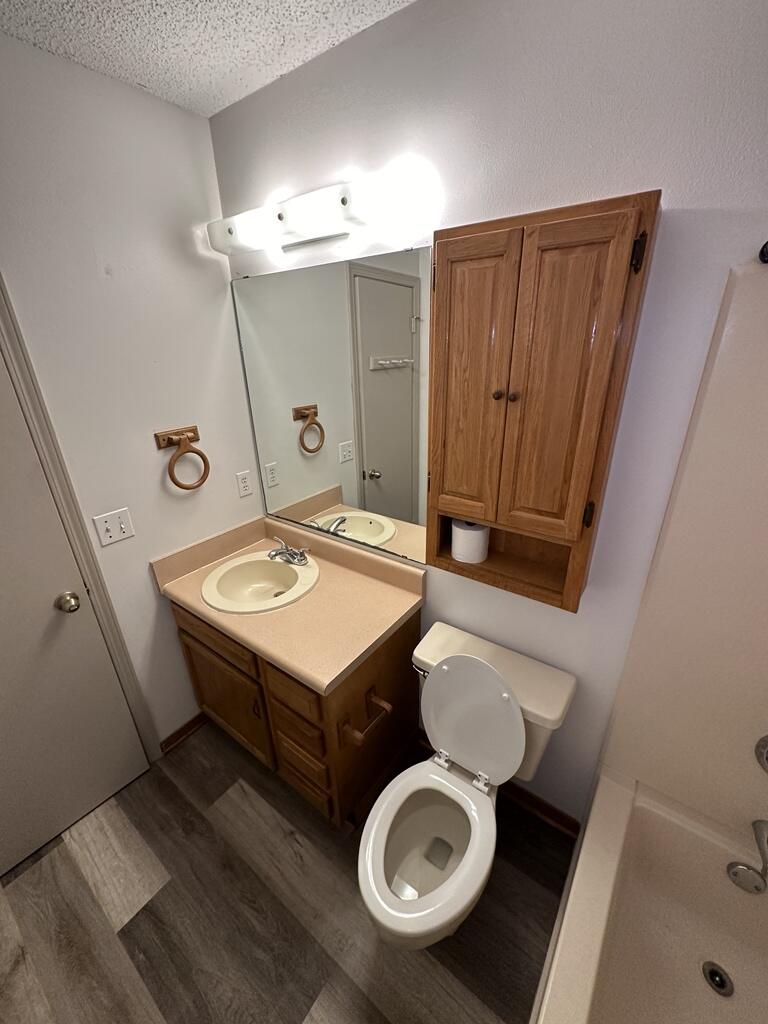 EAST BAY RIVER ESTATES 2ND ADDN - Residential Lease