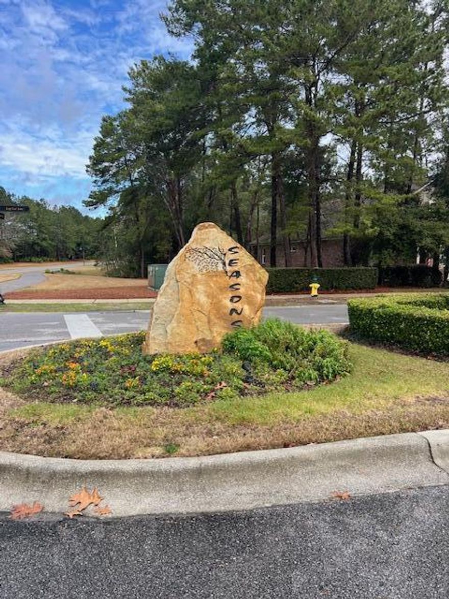 Build your dream home in Hammock Bay! You will only be 15 minutes north of the beaches and will enjoy a long list of amenities. Hammock Bay offers swimming pools, tennis courts, pickleball courts, fitness center, basketball court, dog parks, playground, walking trails, a general store, brewery and so much more! Come see what makes Hammock Bay feel like home!