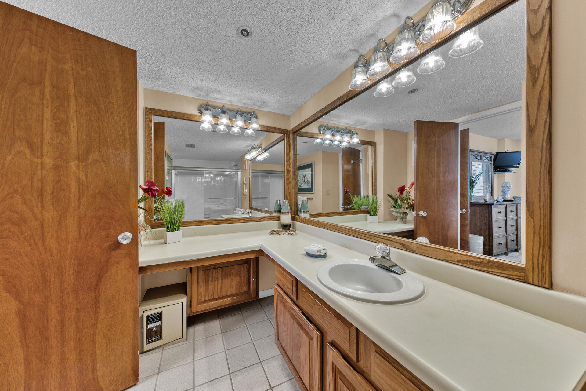 ISLANDER CONDO PH 2 - Residential