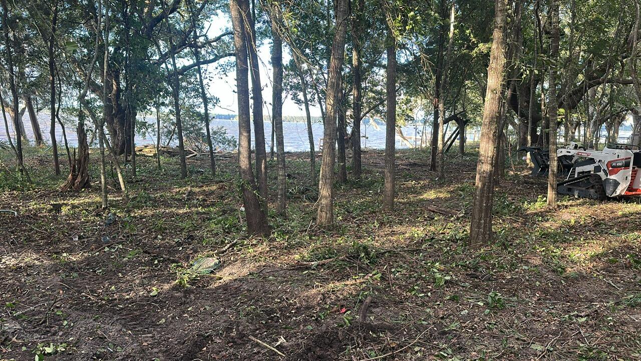 OAK HARBOUR LOT 3 AS DES IN OR 987 PG 190 - Land