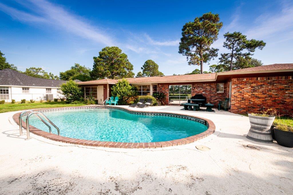 LAKE LORRAINE ESTATES - Residential