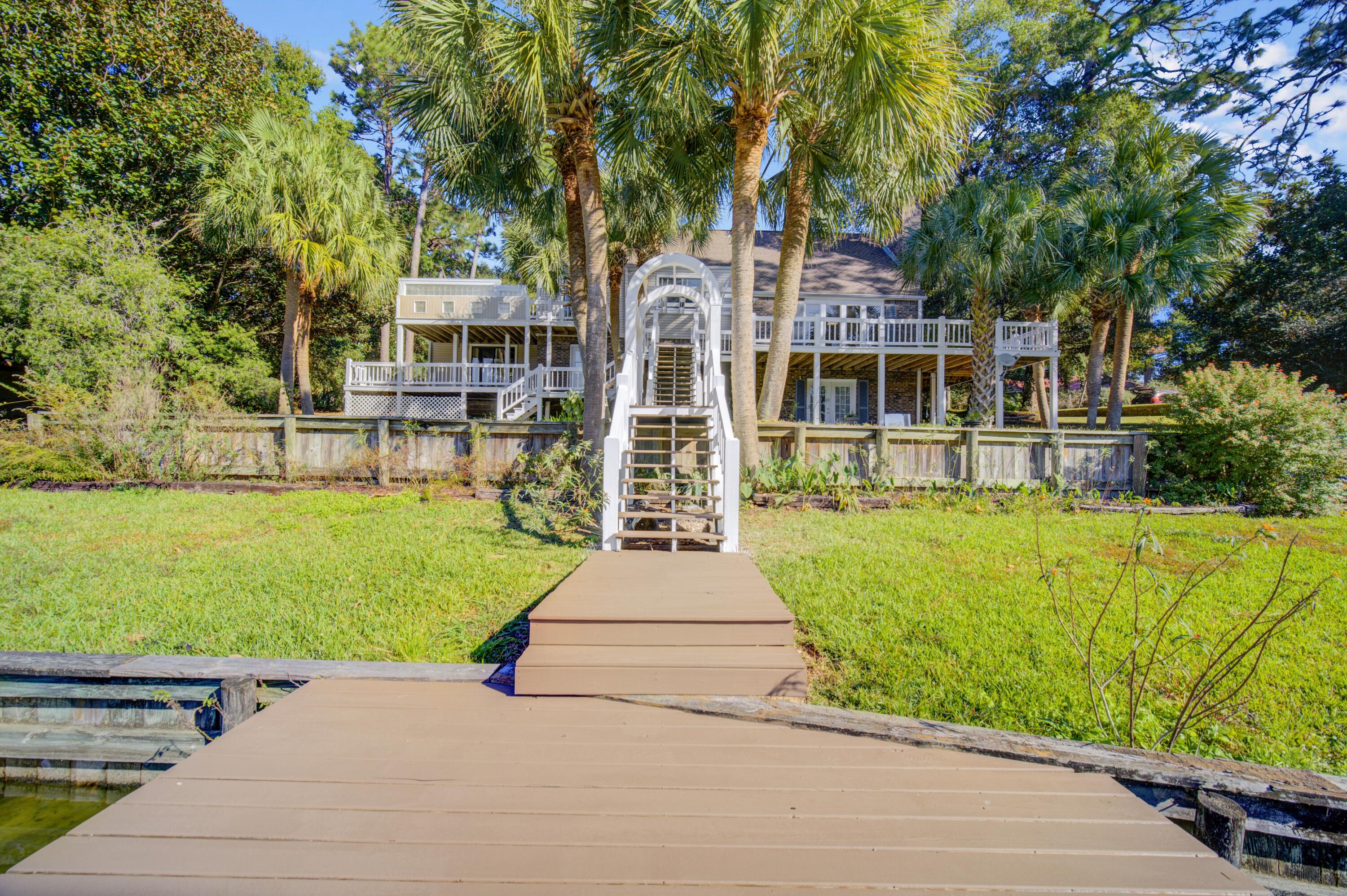 LES CHATEAU AT ROCKY BAYOUGOLF AND COUNTY CLUB - Residential