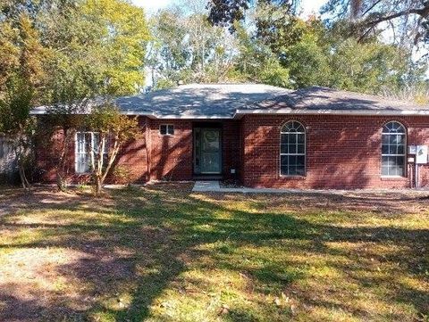 Photo of 3102 Lynn Drive, Navarre, FL 32566 (MLS # 990256)