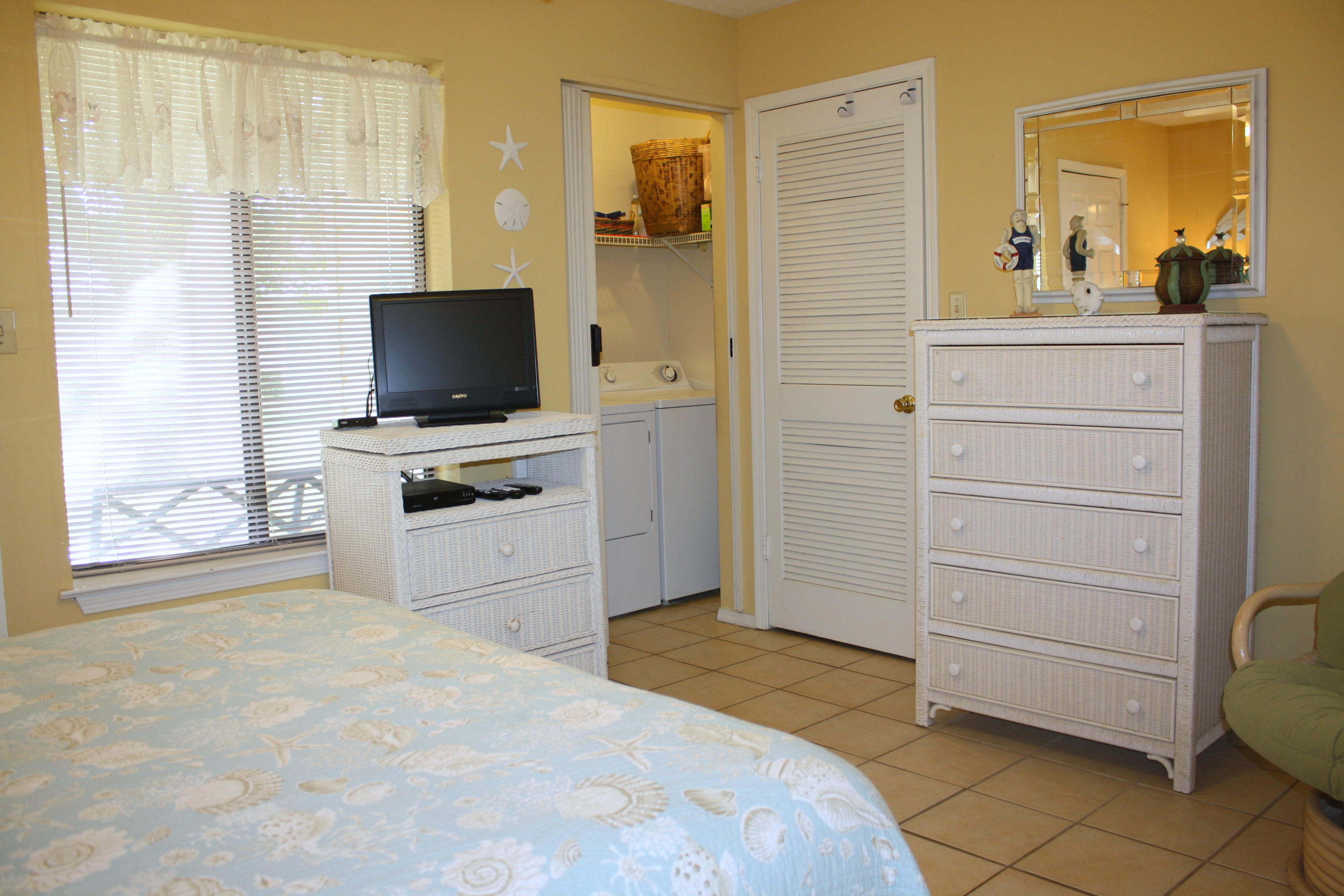 SANDPRINTS CONDO - Residential