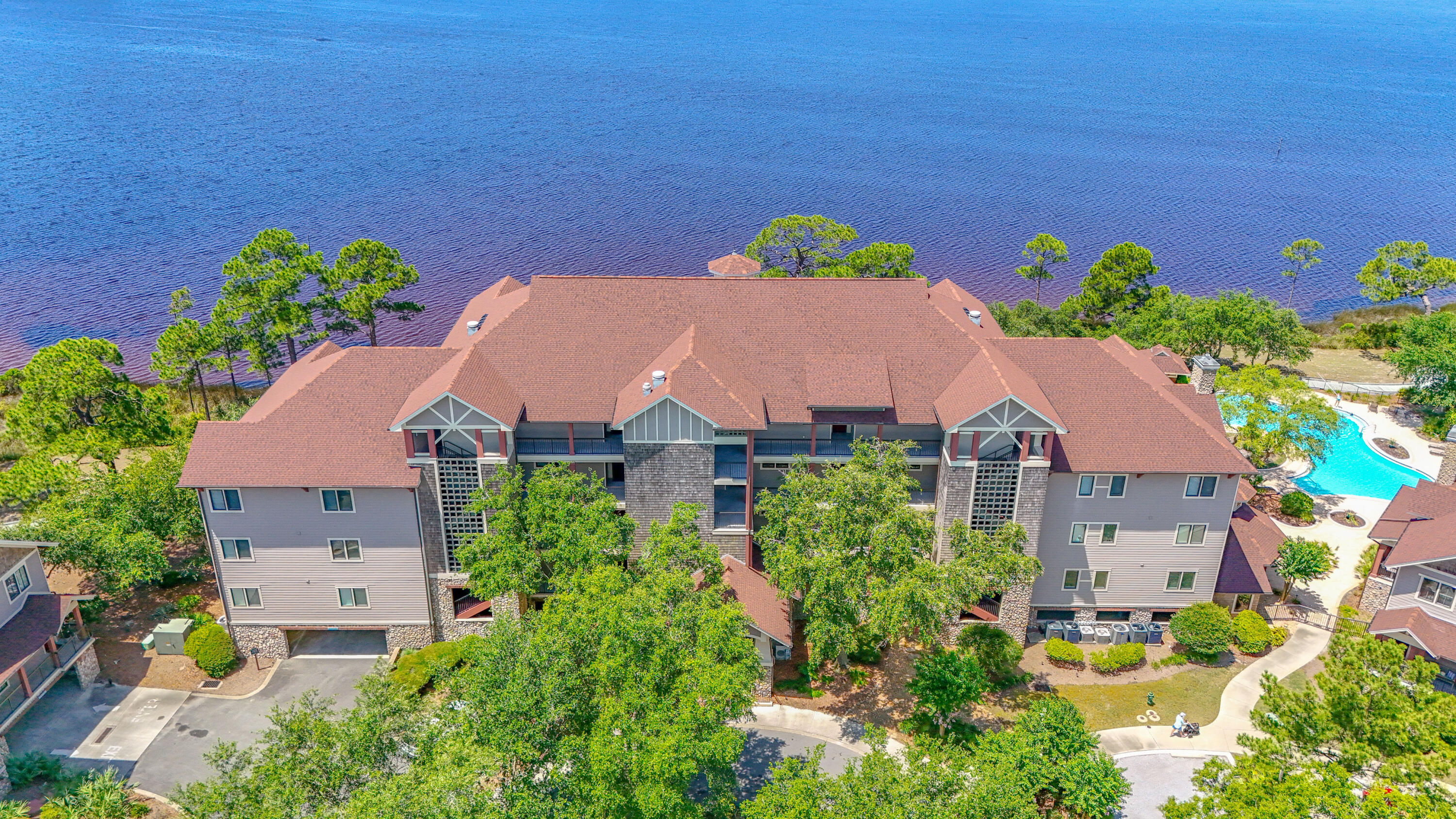 WILD HERON LAKESIDE LODGE - Residential