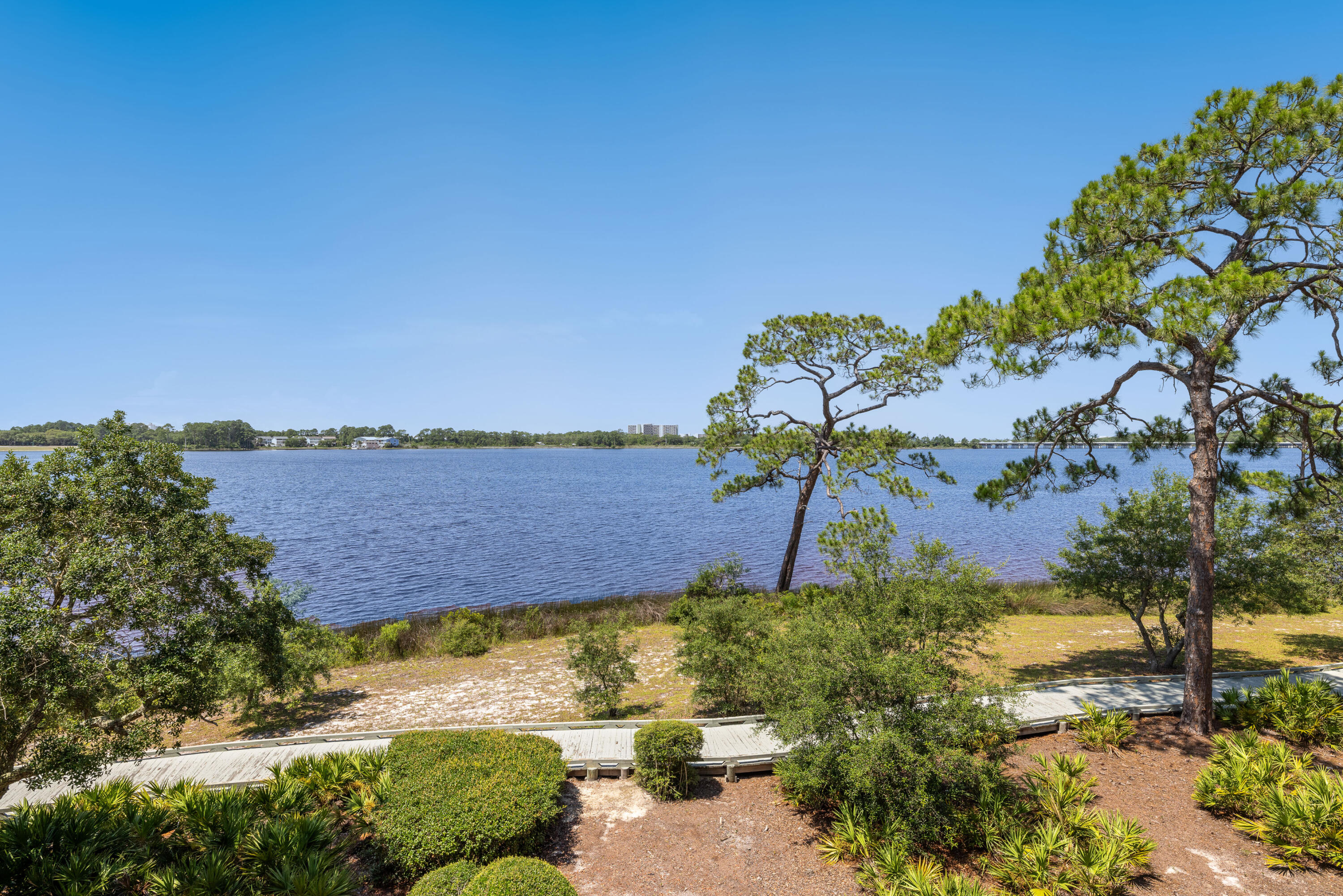 WILD HERON LAKESIDE LODGE - Residential