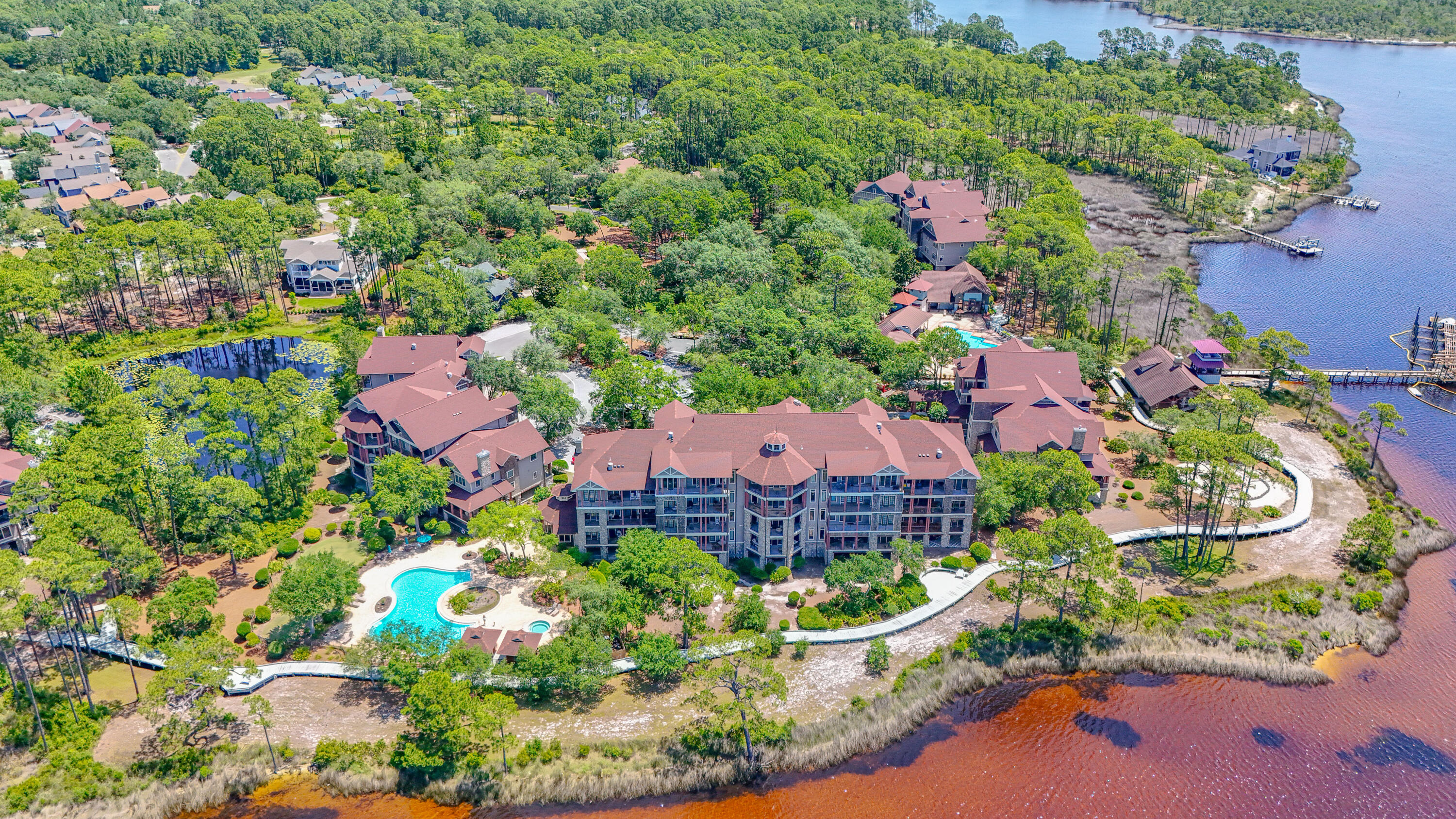 WILD HERON LAKESIDE LODGE - Residential