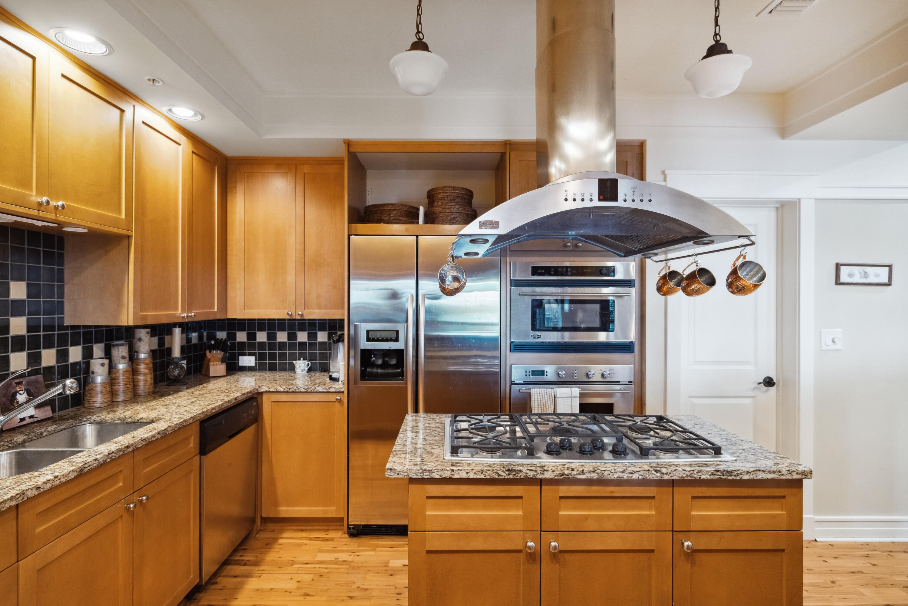 WILD HERON LAKESIDE LODGE - Residential