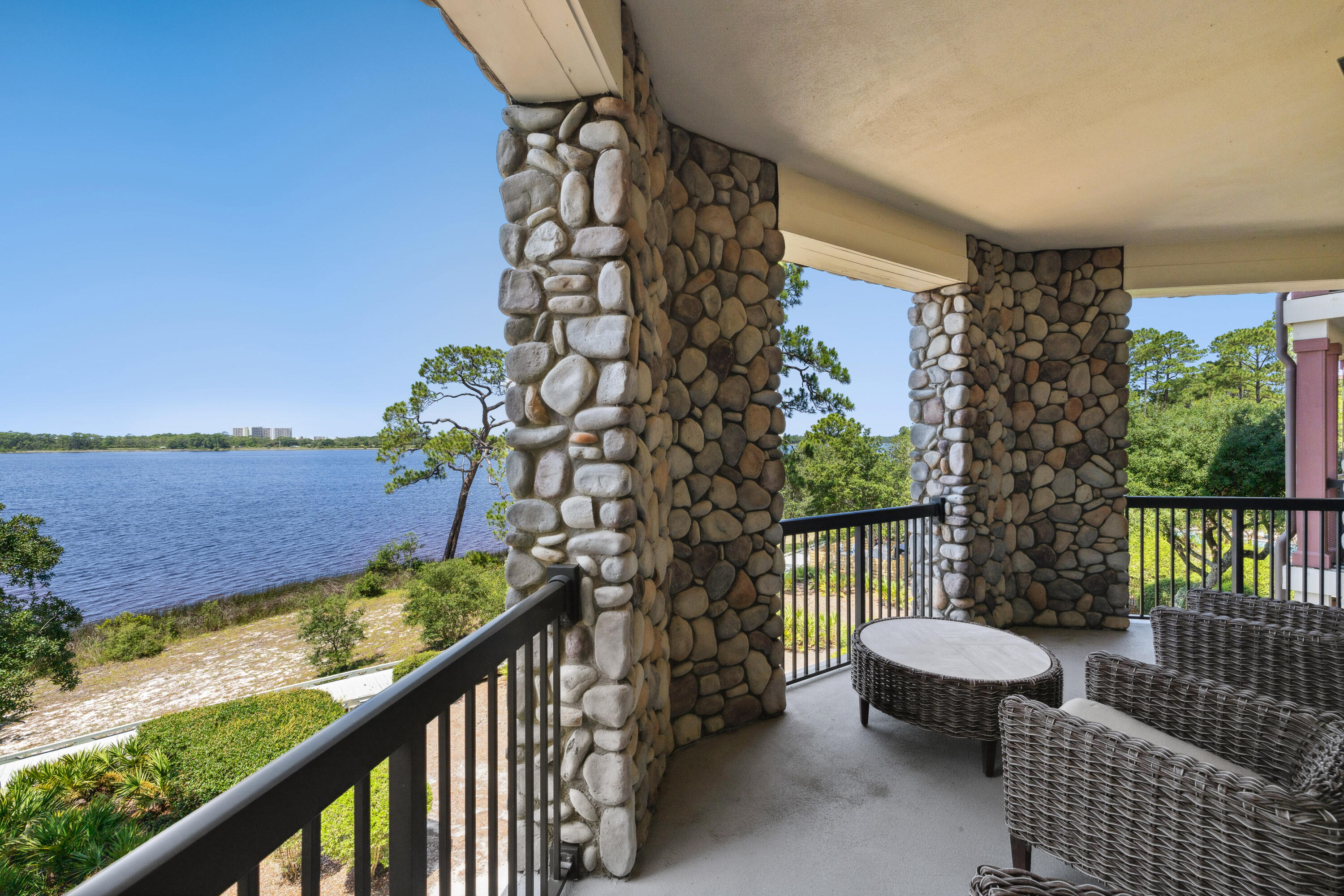 WILD HERON LAKESIDE LODGE - Residential