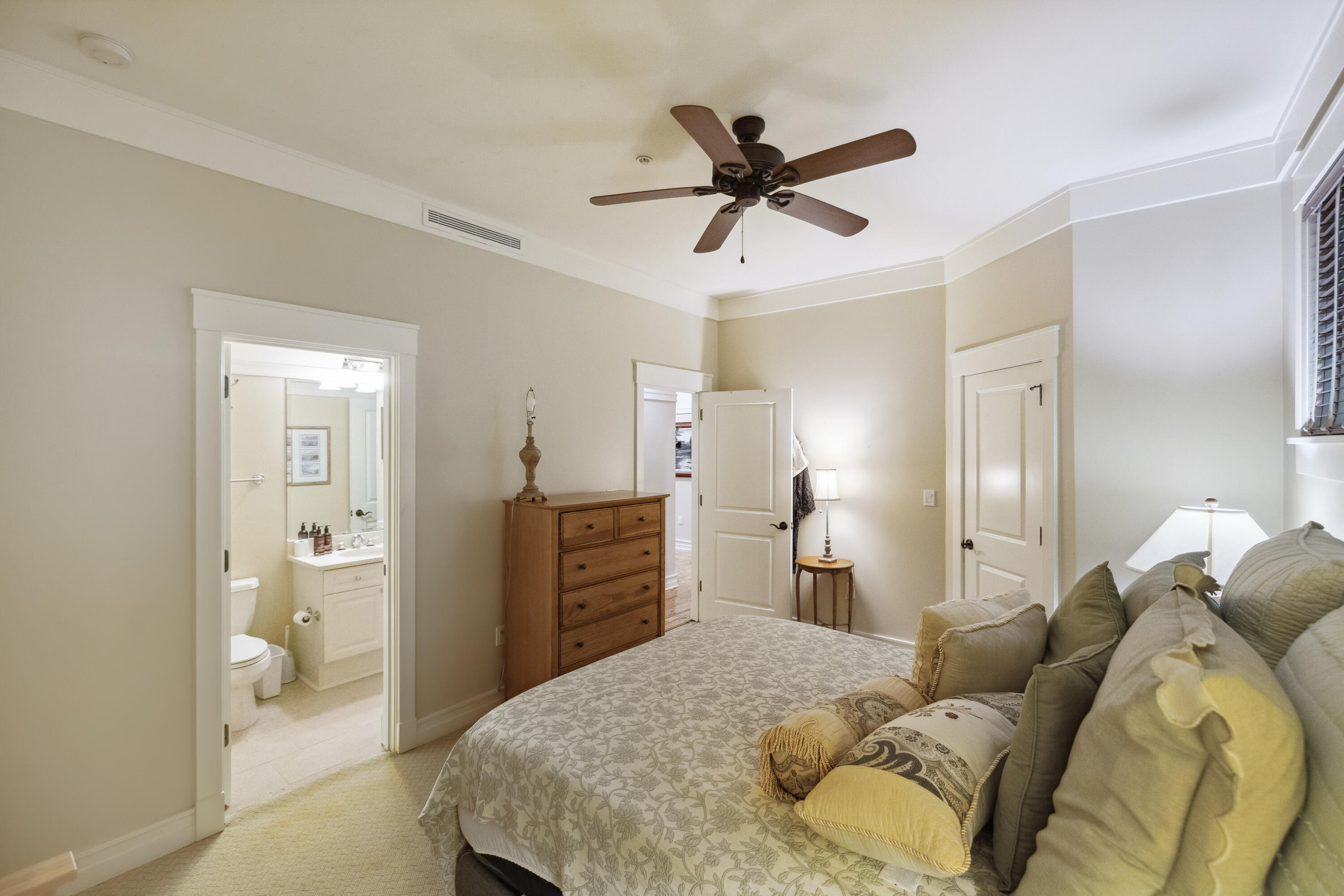 WILD HERON LAKESIDE LODGE - Residential