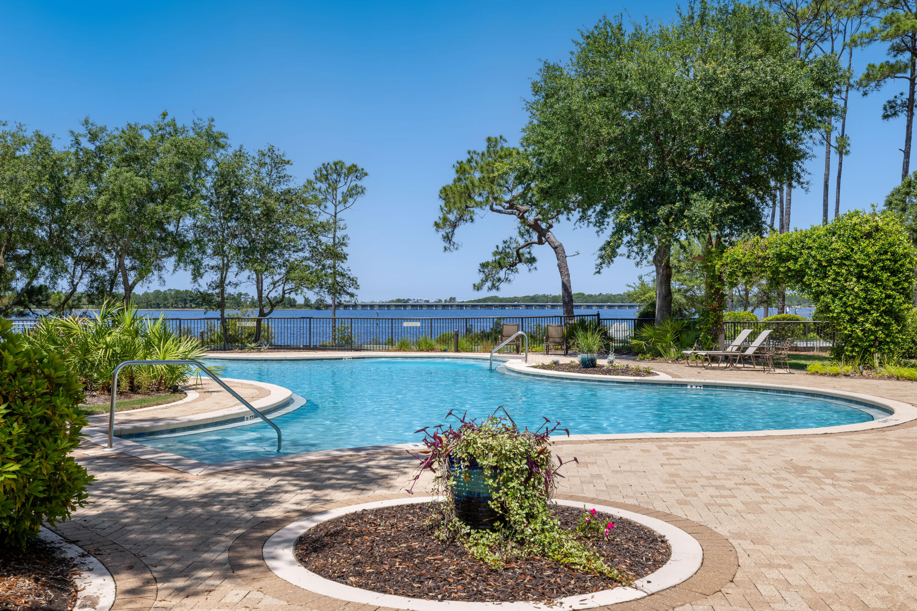 WILD HERON LAKESIDE LODGE - Residential