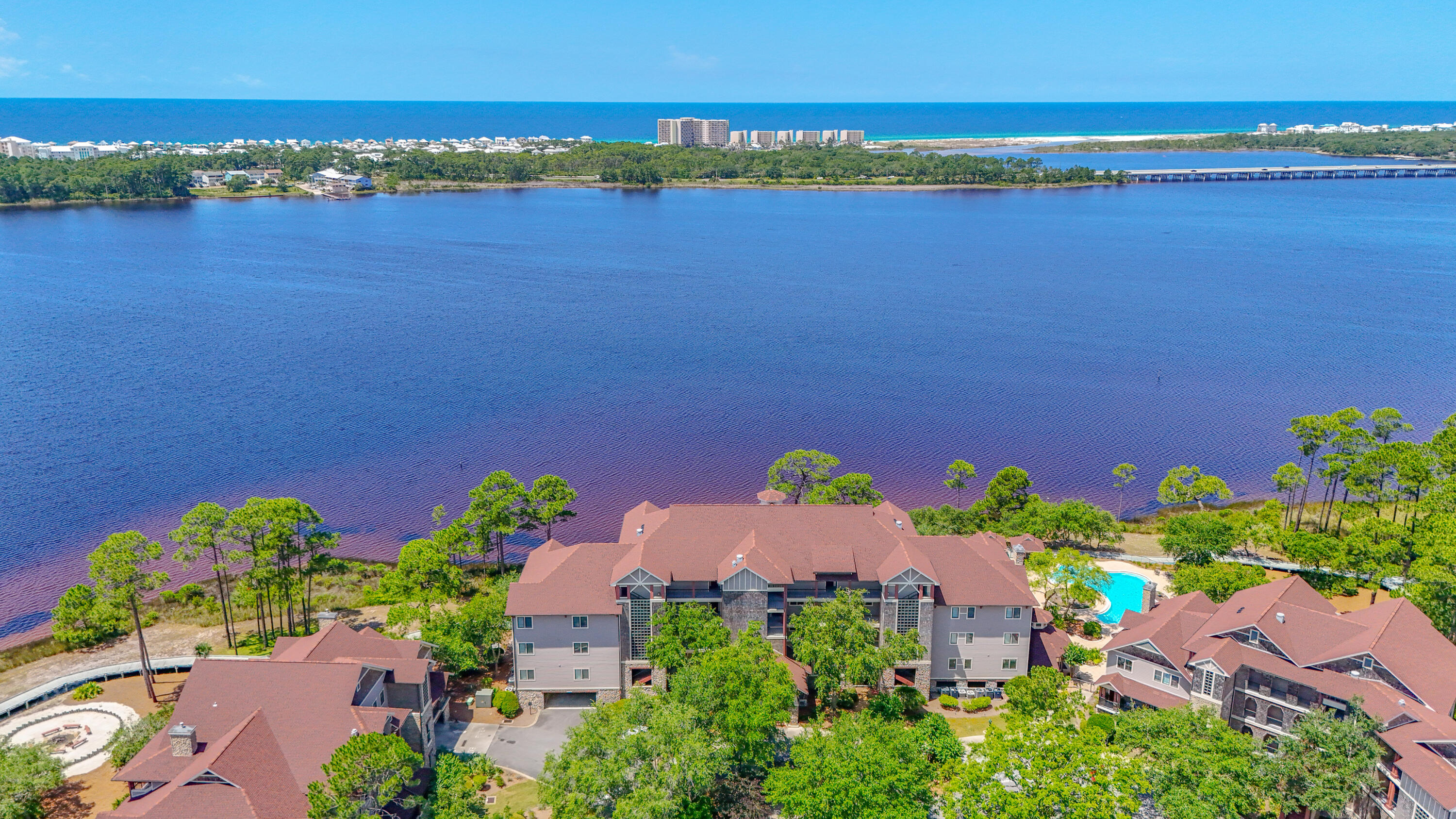 WILD HERON LAKESIDE LODGE - Residential