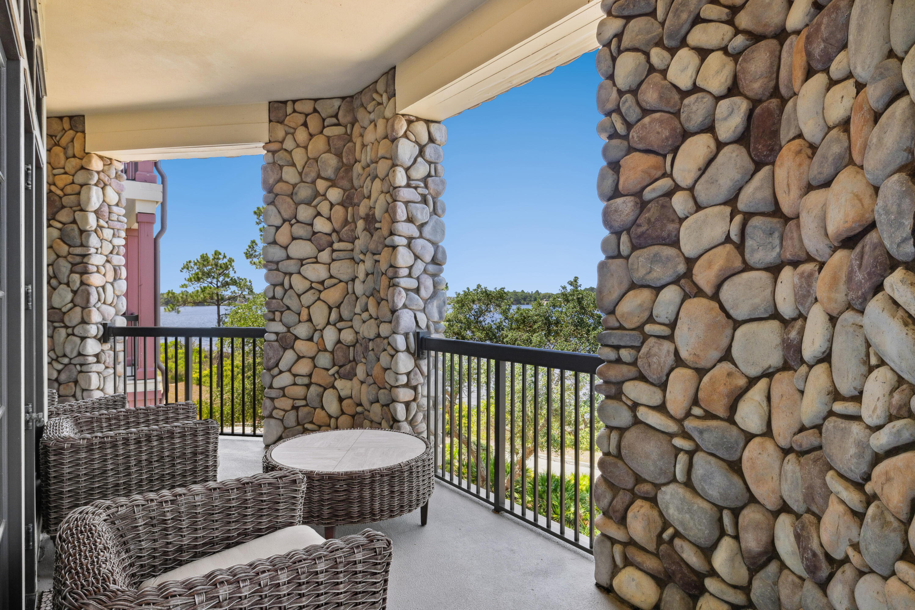 WILD HERON LAKESIDE LODGE - Residential