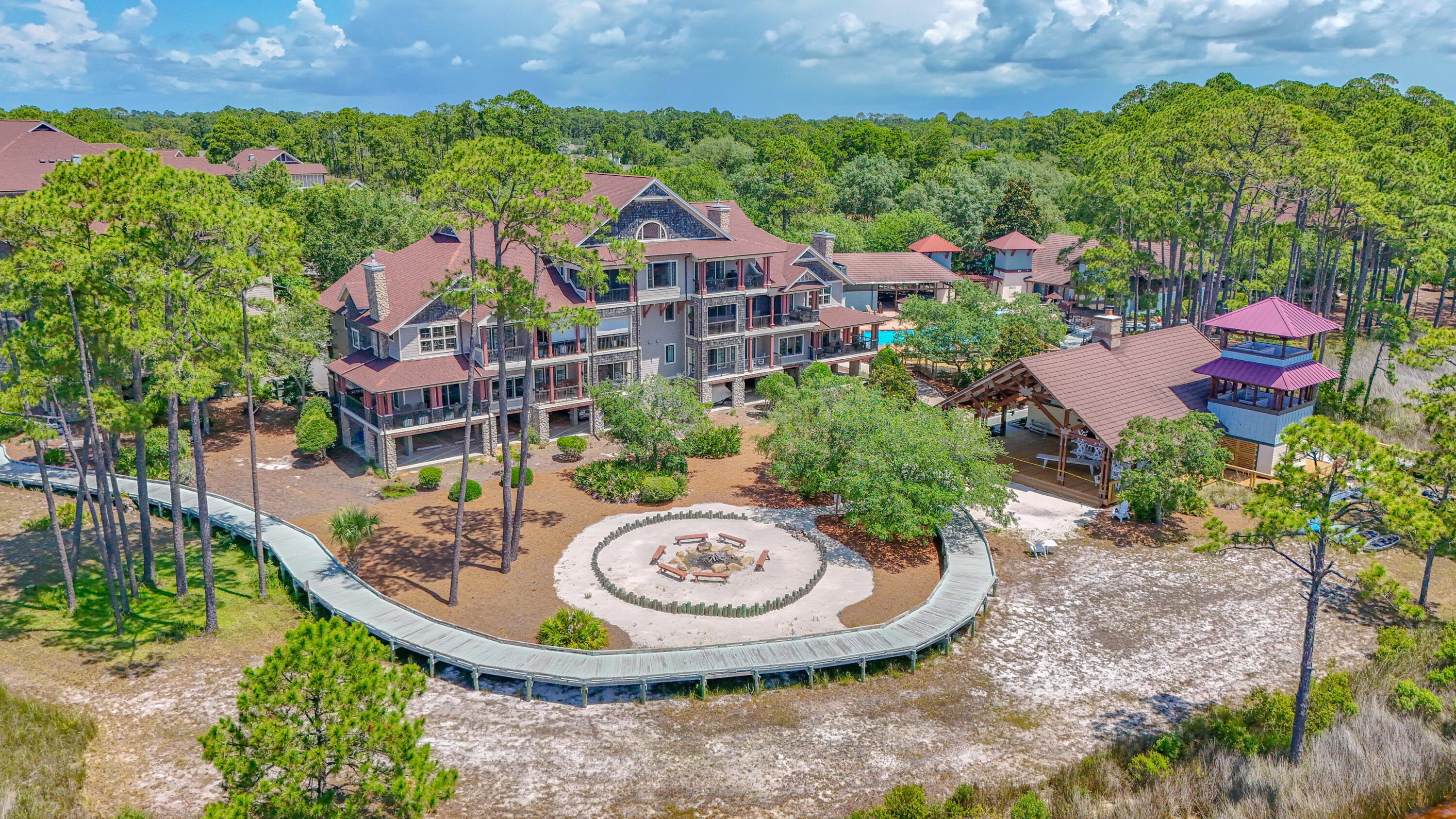 WILD HERON LAKESIDE LODGE - Residential