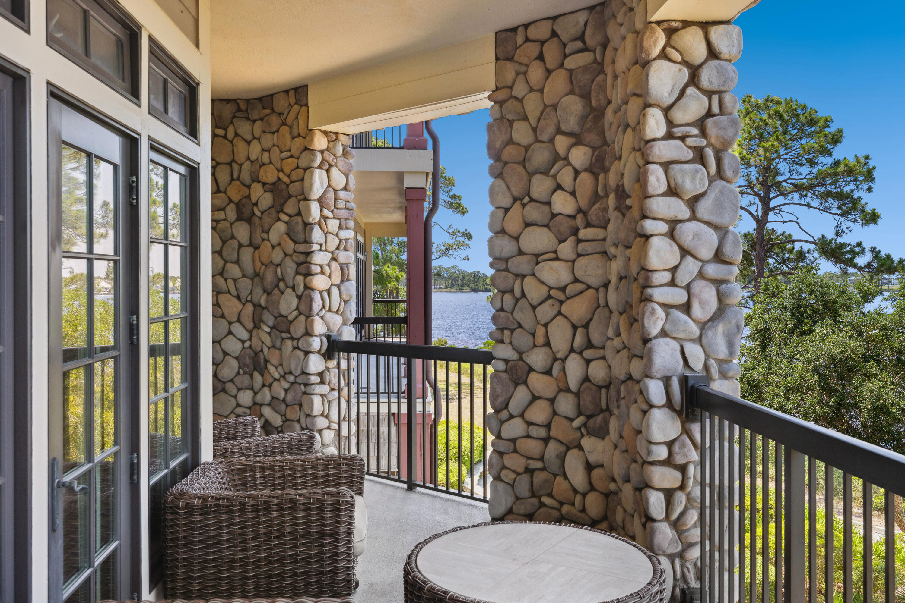 WILD HERON LAKESIDE LODGE - Residential