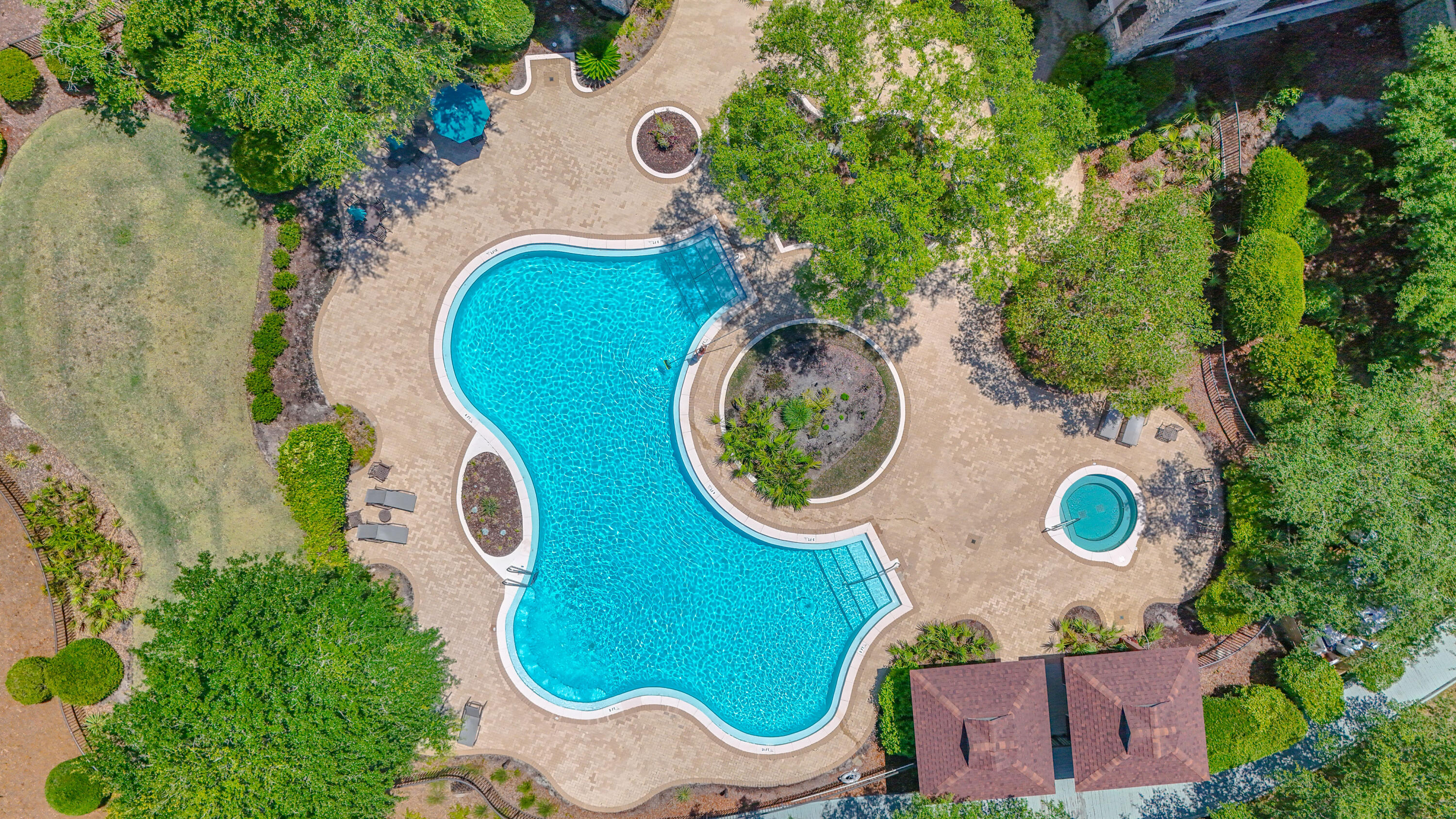 WILD HERON LAKESIDE LODGE - Residential