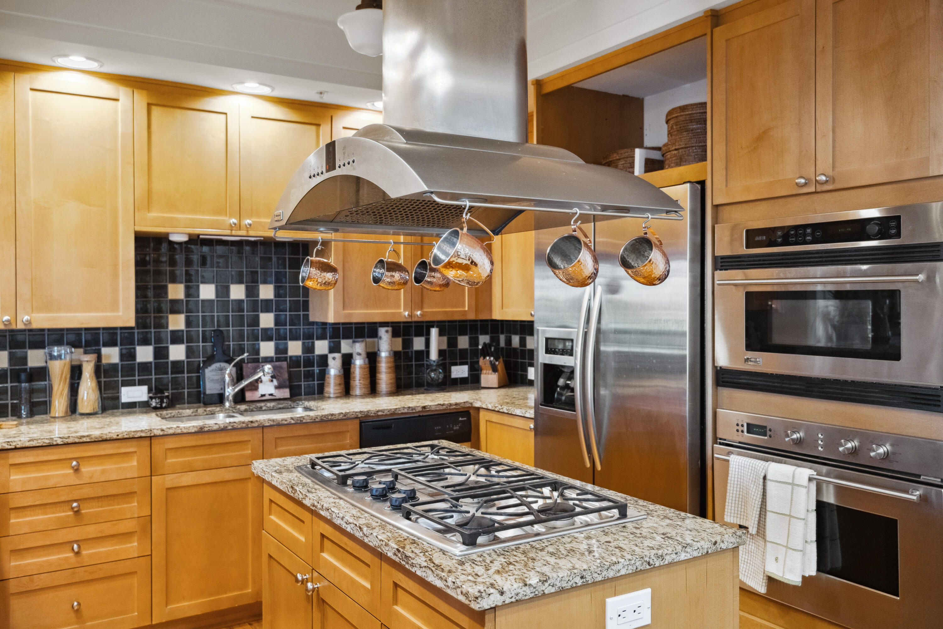 WILD HERON LAKESIDE LODGE - Residential