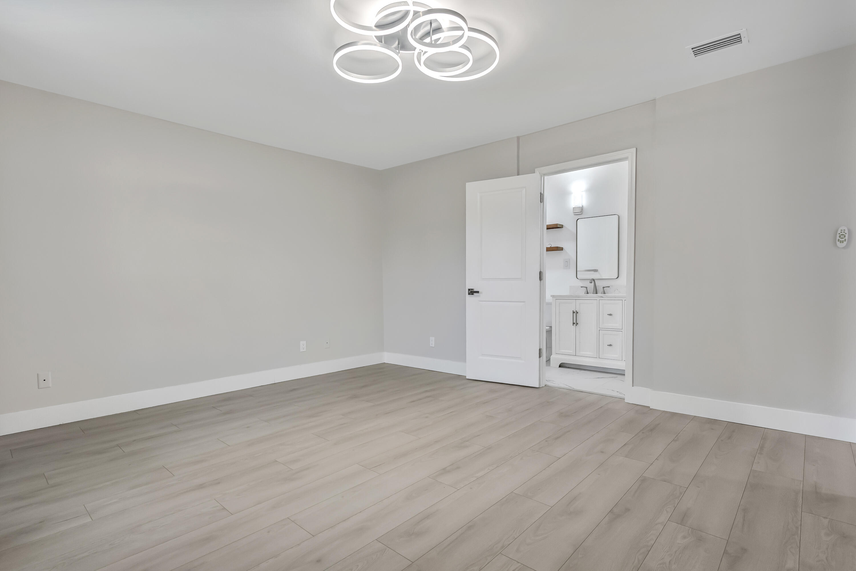 LLOYD & HETHERINGTON - Residential