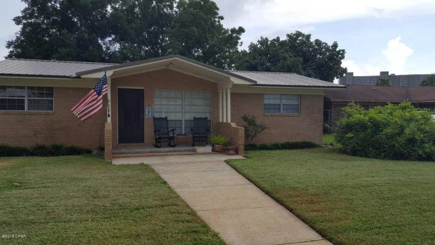 Charming home located within walking distance to the white sandy beaches of the beautiful Gulf of Mexico. New metal roof put on in 2016 and just installed new smart AC and heat pump. This house has previously passed all inspections and is ready to be your new beach home.. Centrally located minutes from Pier Park the largest out door shopping center full of restaurants and activities.