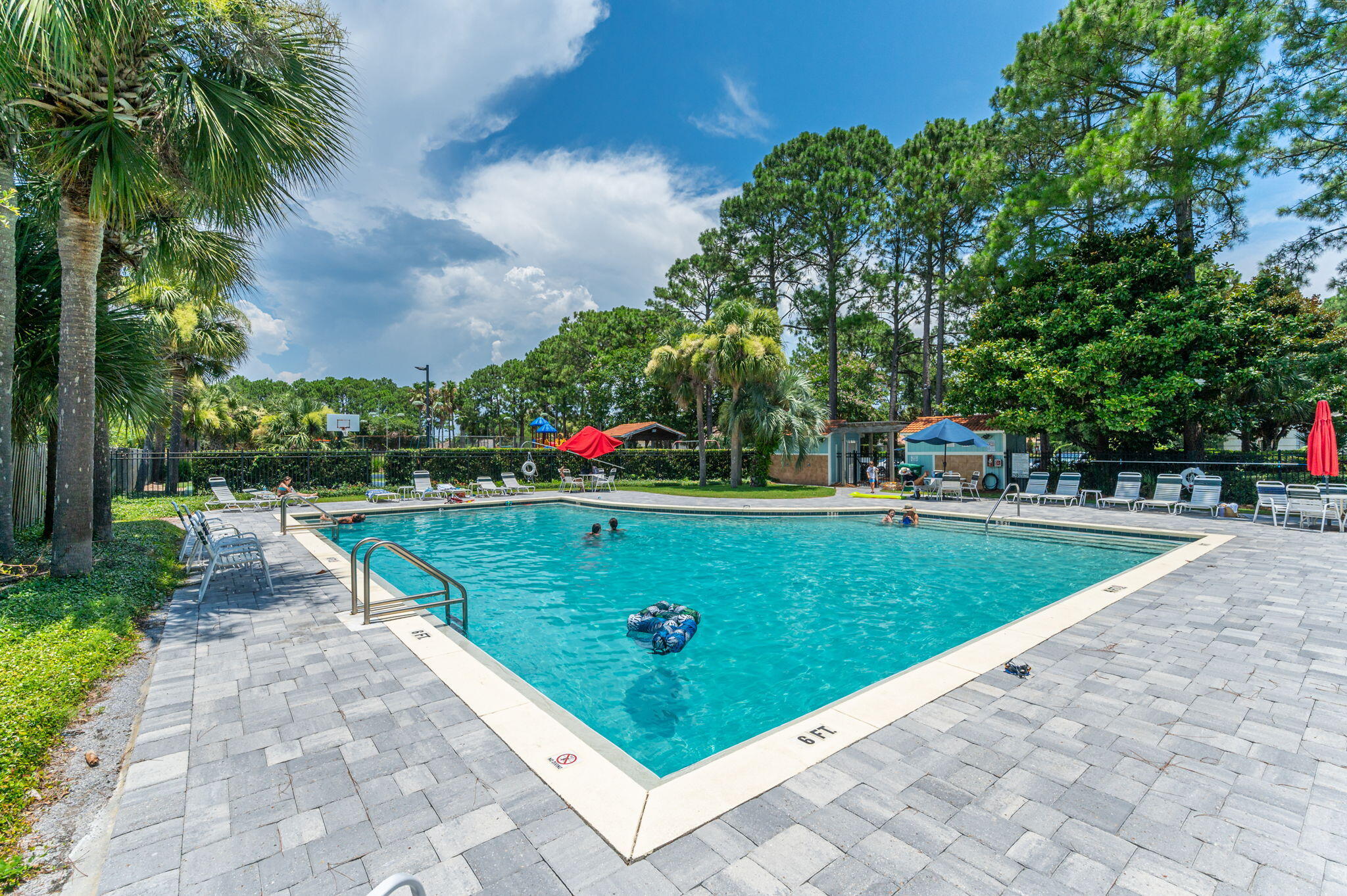 Emerald Lakes - Residential