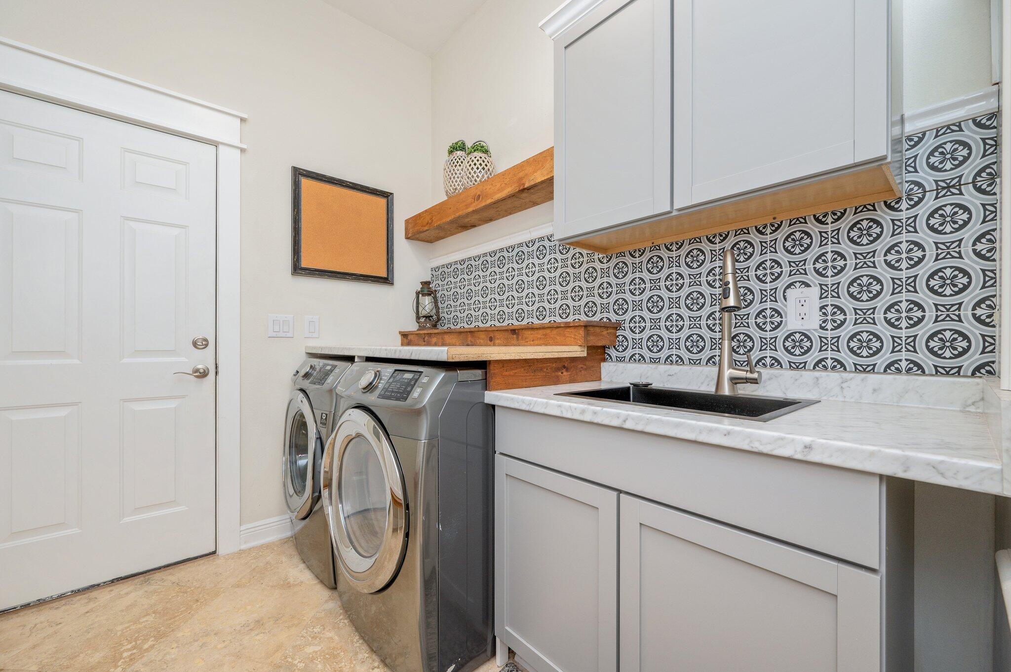 Emerald Lakes - Residential