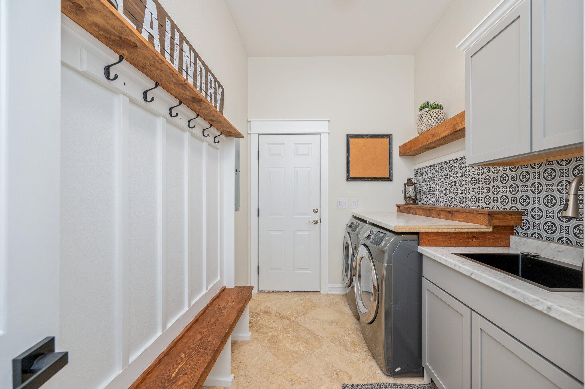 Emerald Lakes - Residential