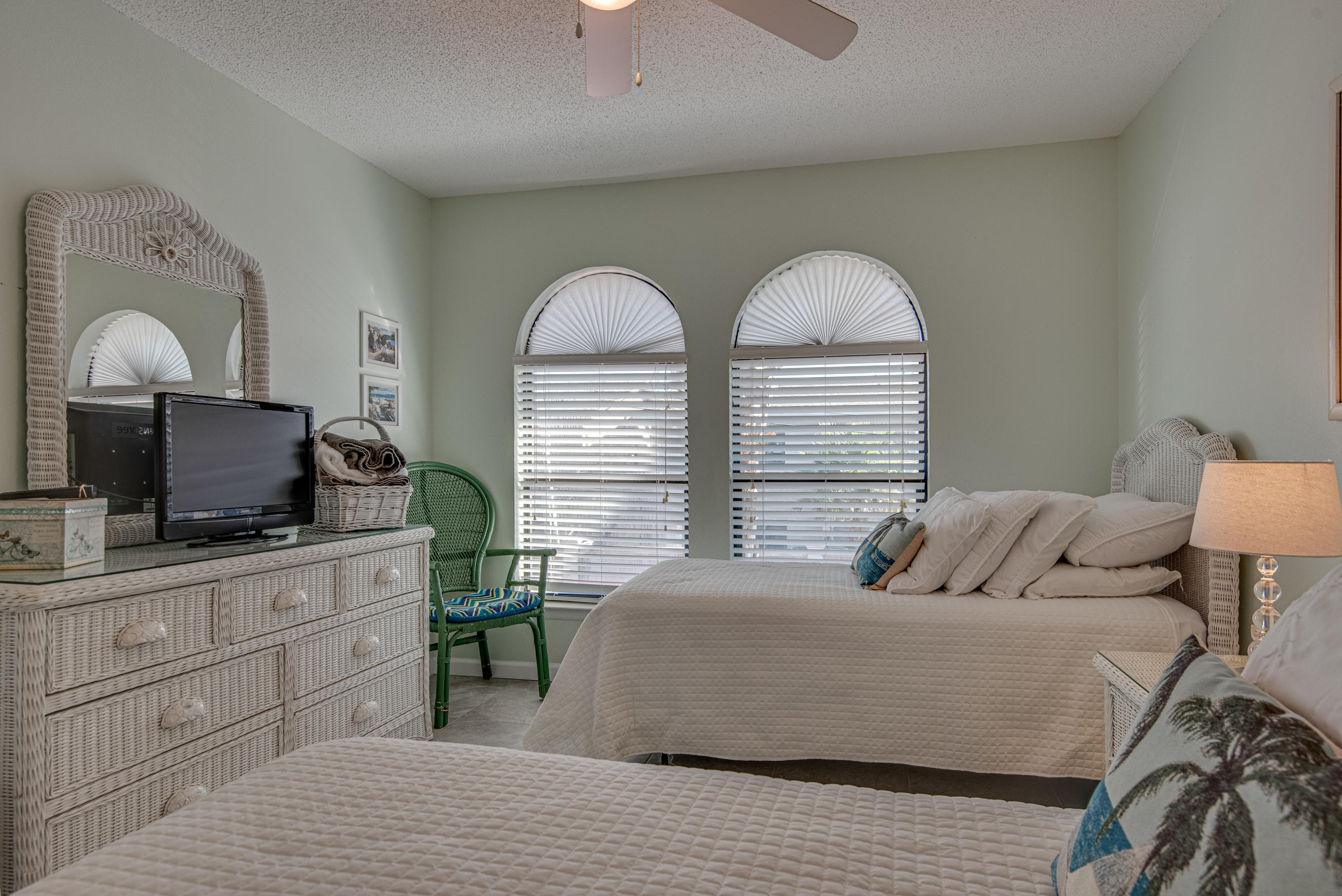 BEACHVIEW CONDOMINIUM - Residential