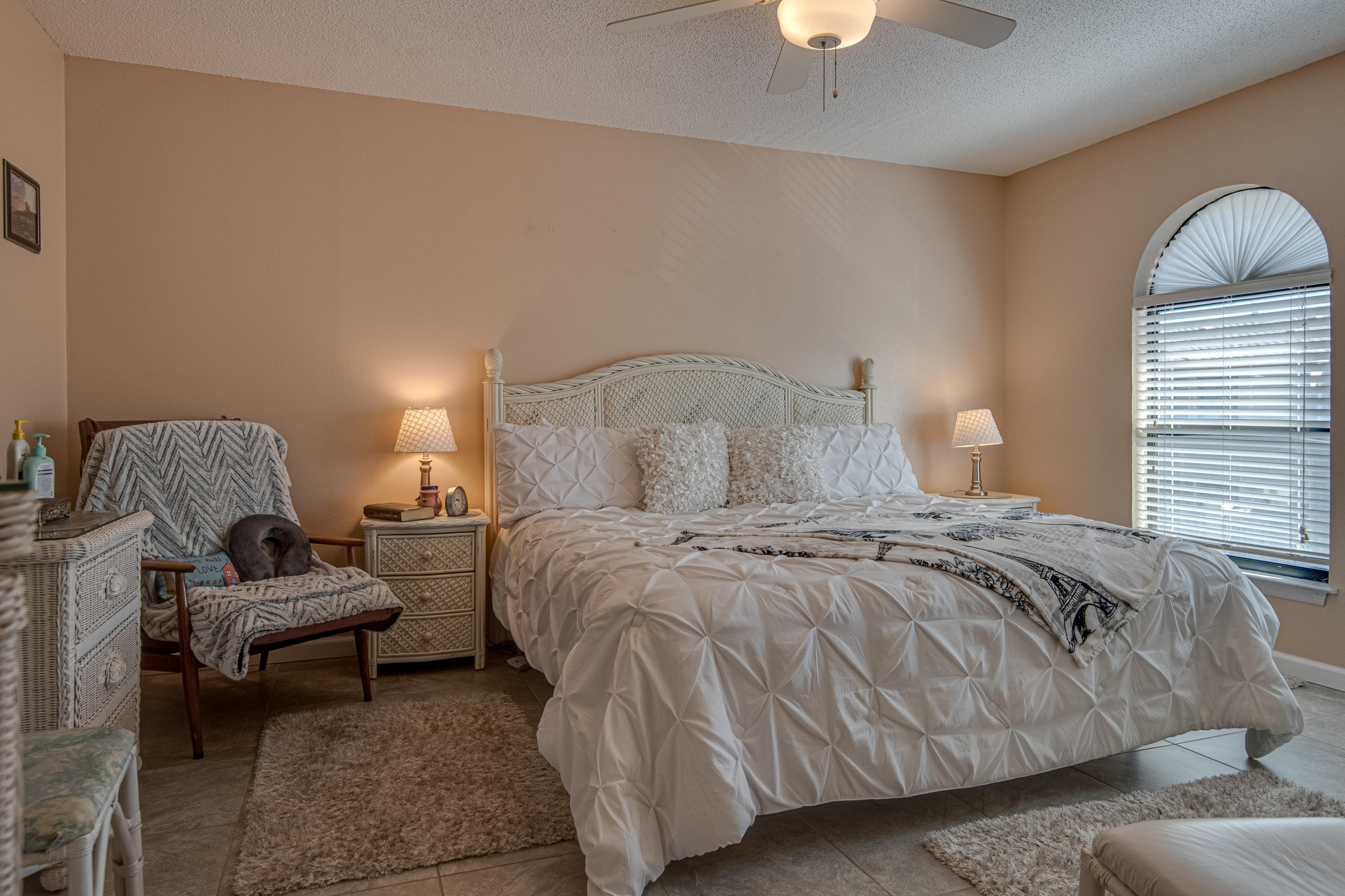 BEACHVIEW CONDOMINIUM - Residential