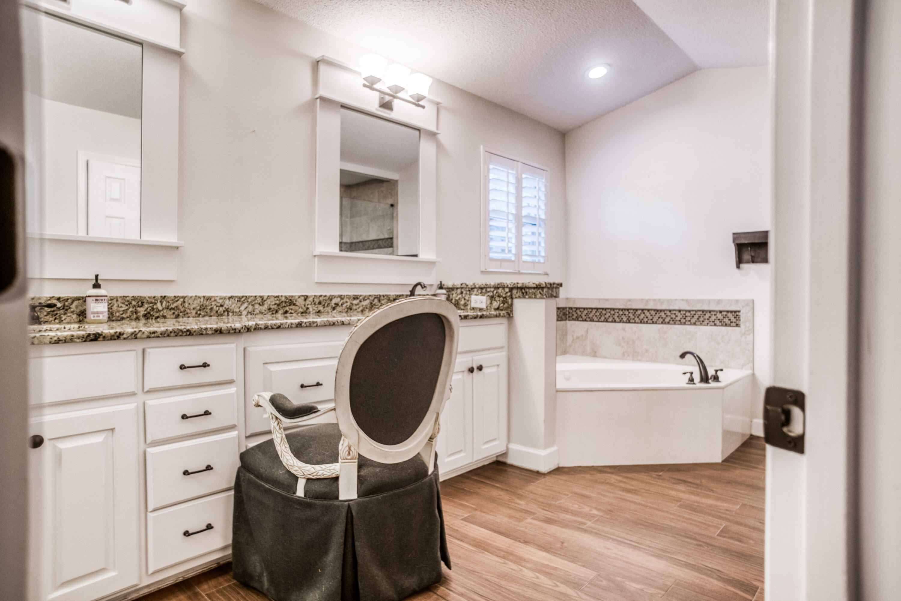 GLENLAKE PH 1 - Residential