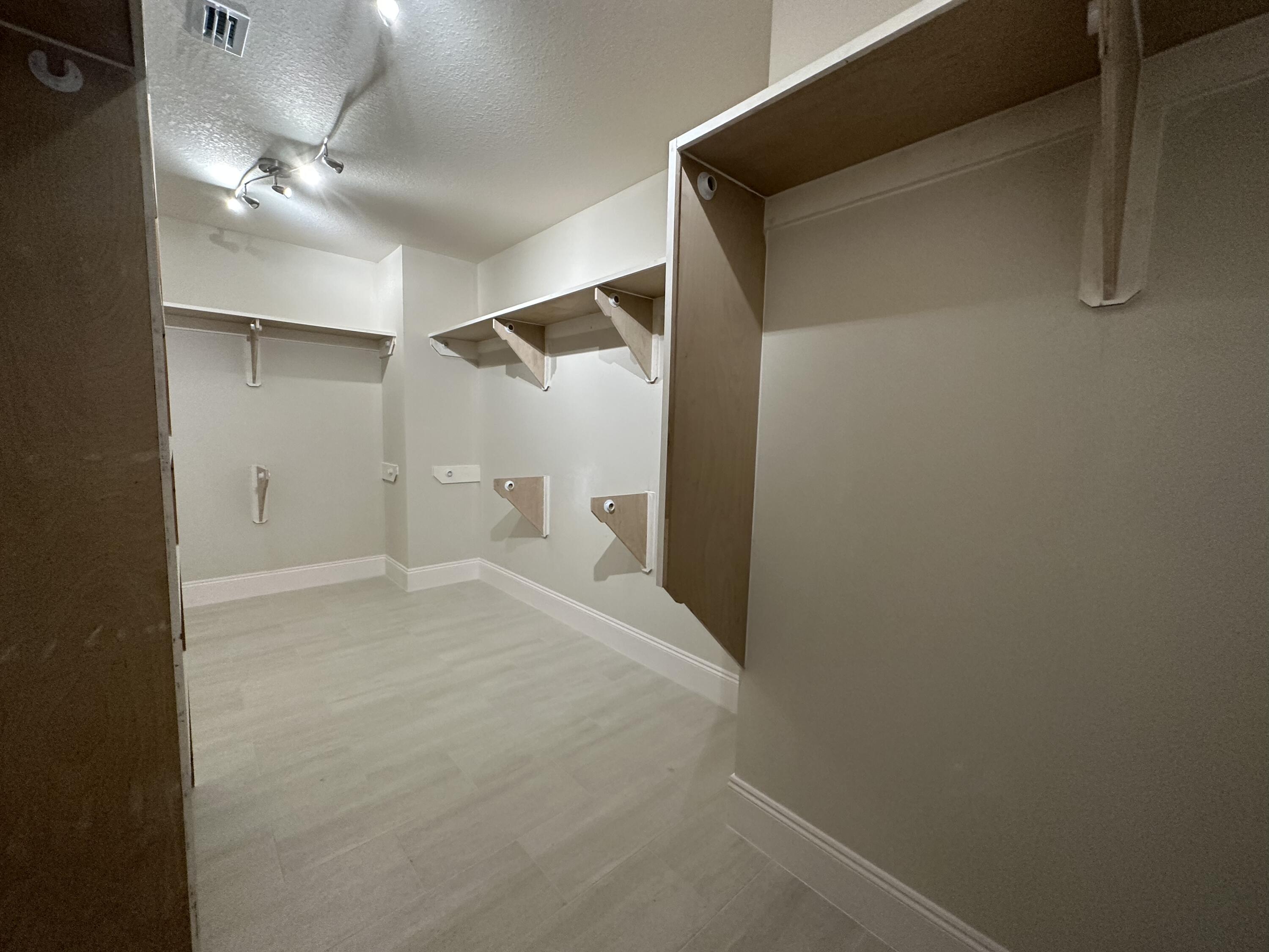 CLAIRES VINEYARD - Residential