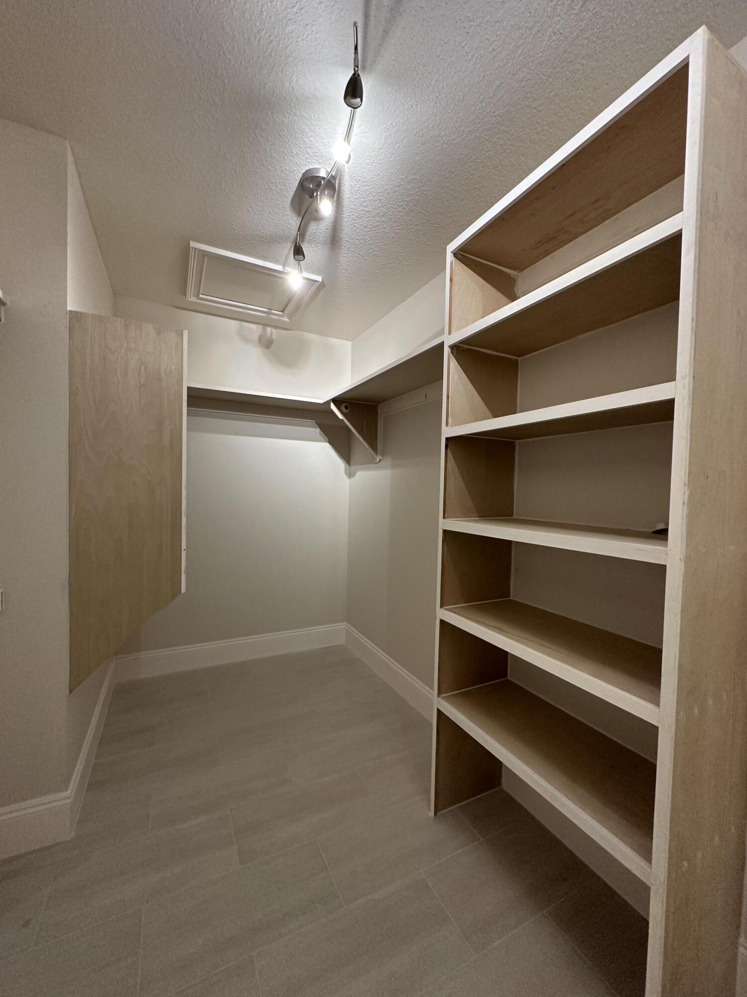 CLAIRES VINEYARD - Residential