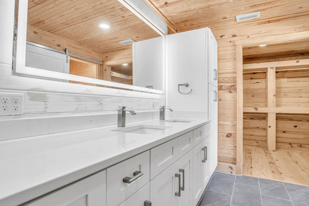 NORTHWOOD - Residential Lease