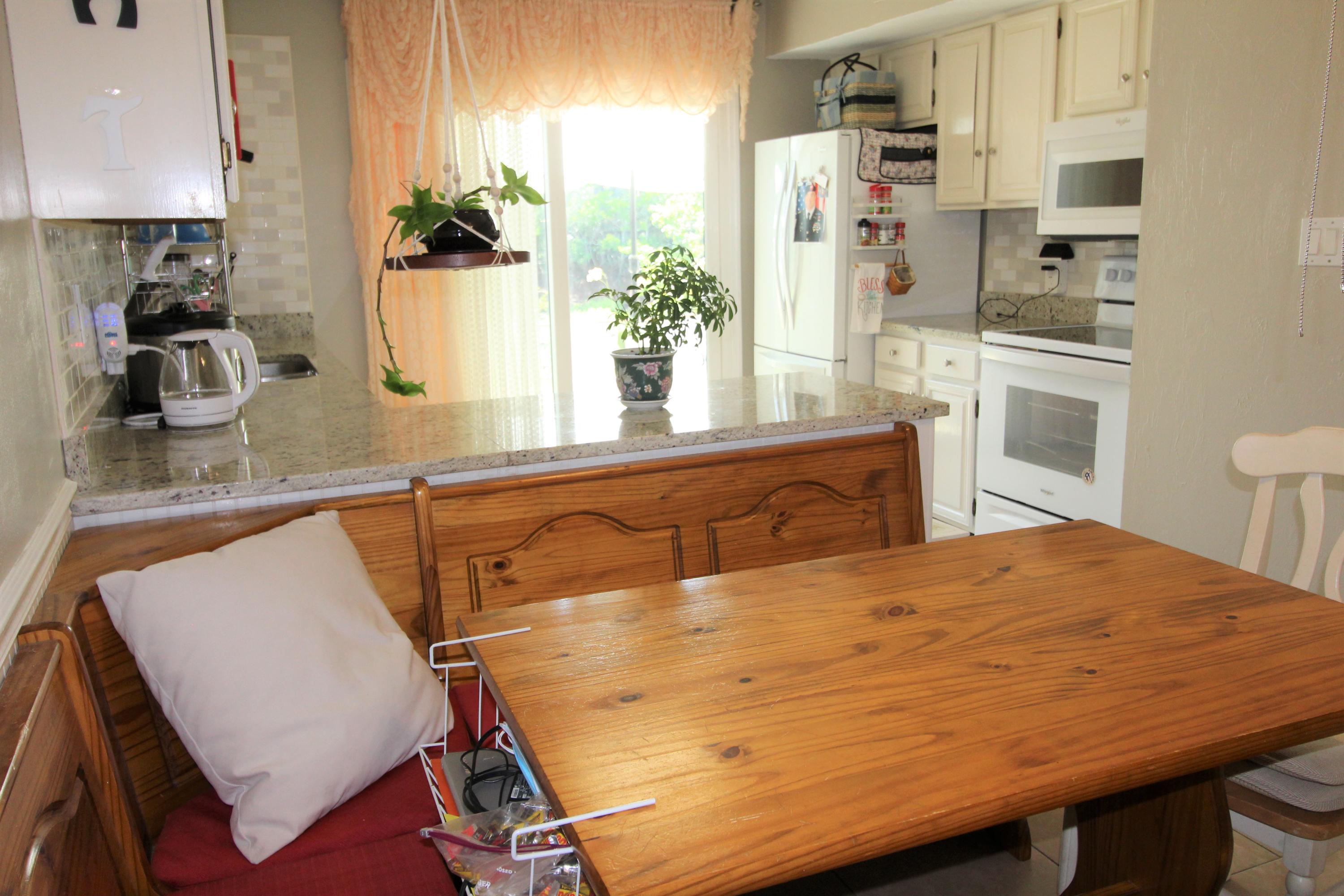 CLOVERDALE LAKE - Residential