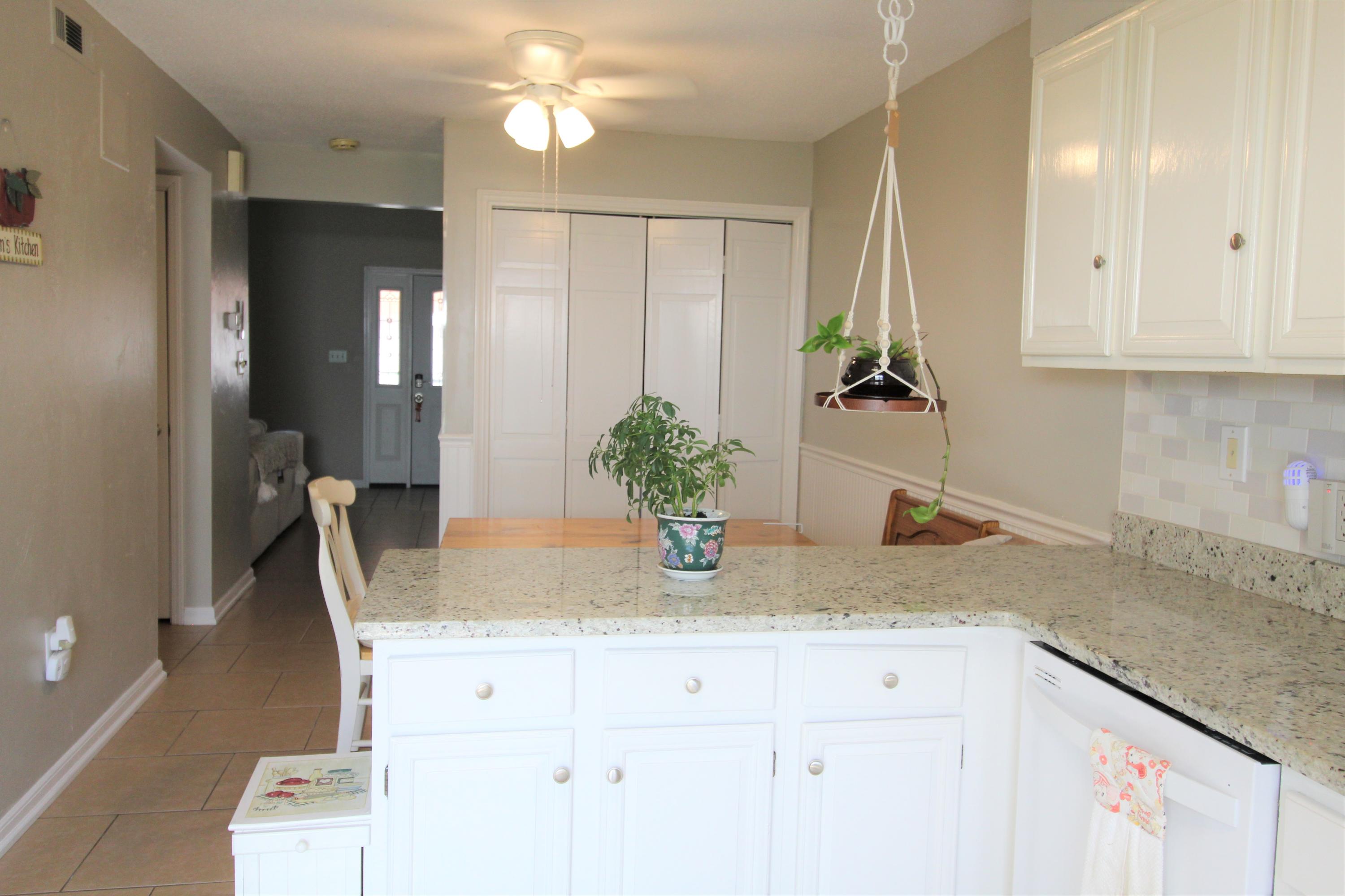 CLOVERDALE LAKE - Residential