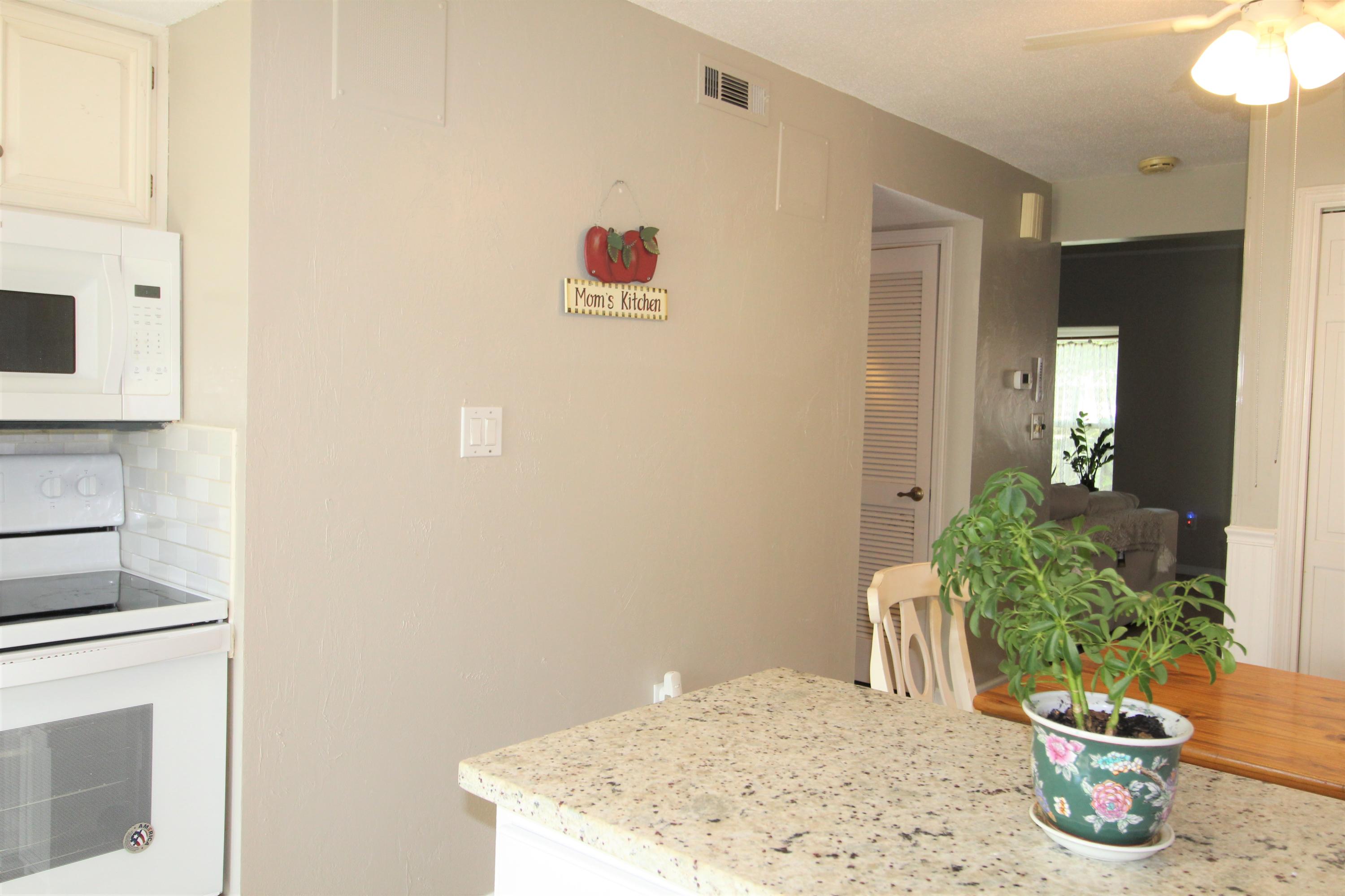 CLOVERDALE LAKE - Residential