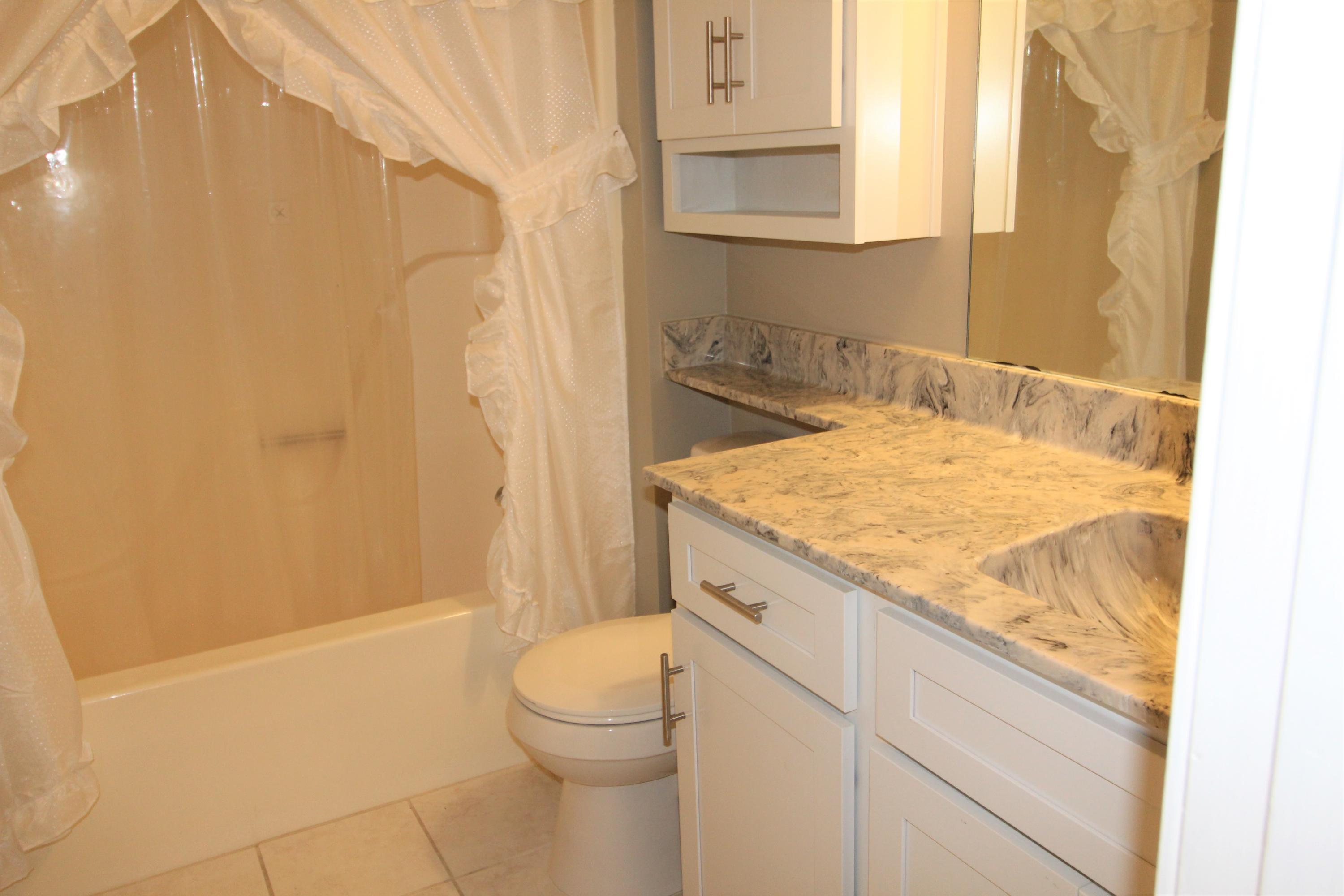 CLOVERDALE LAKE - Residential