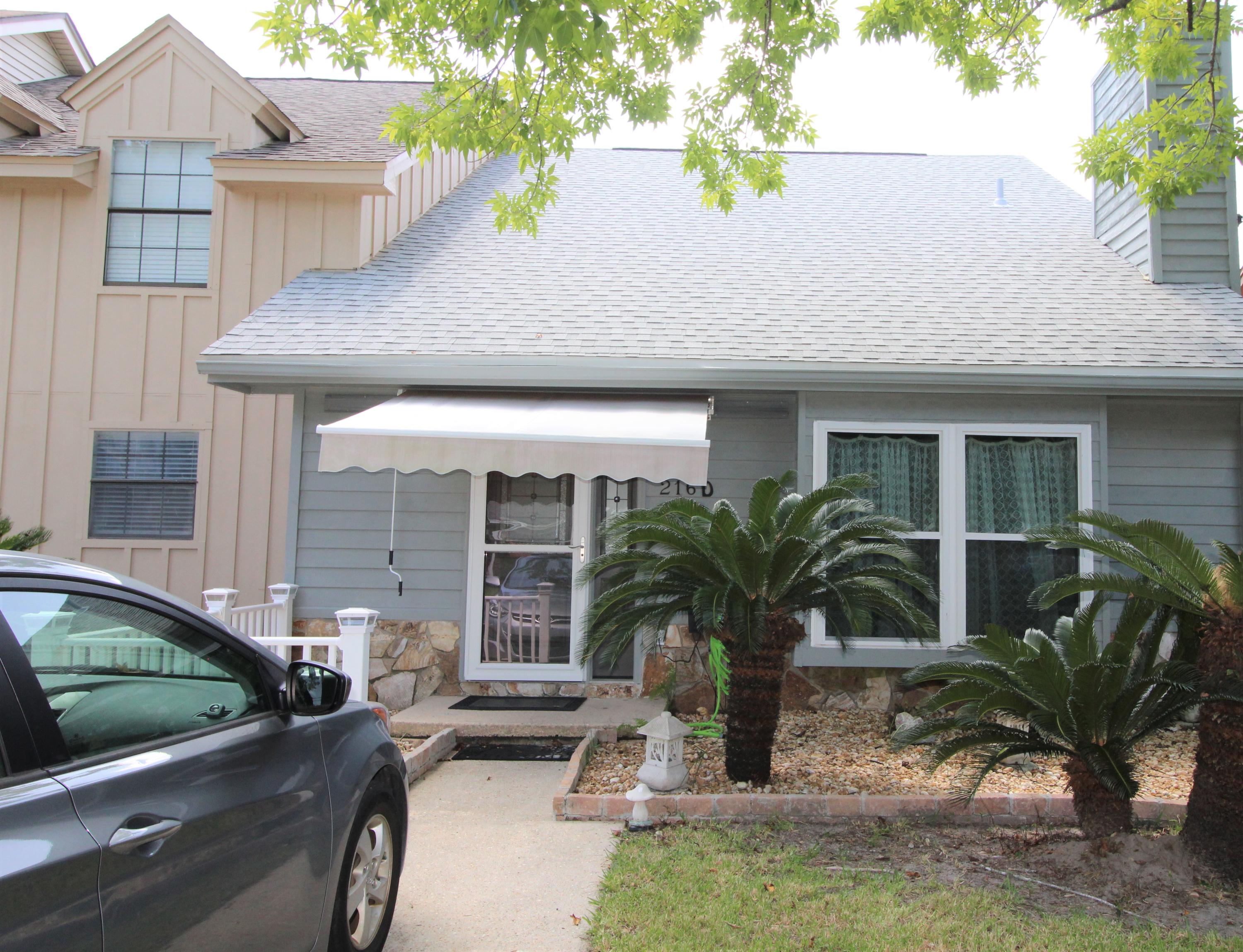 CLOVERDALE LAKE - Residential