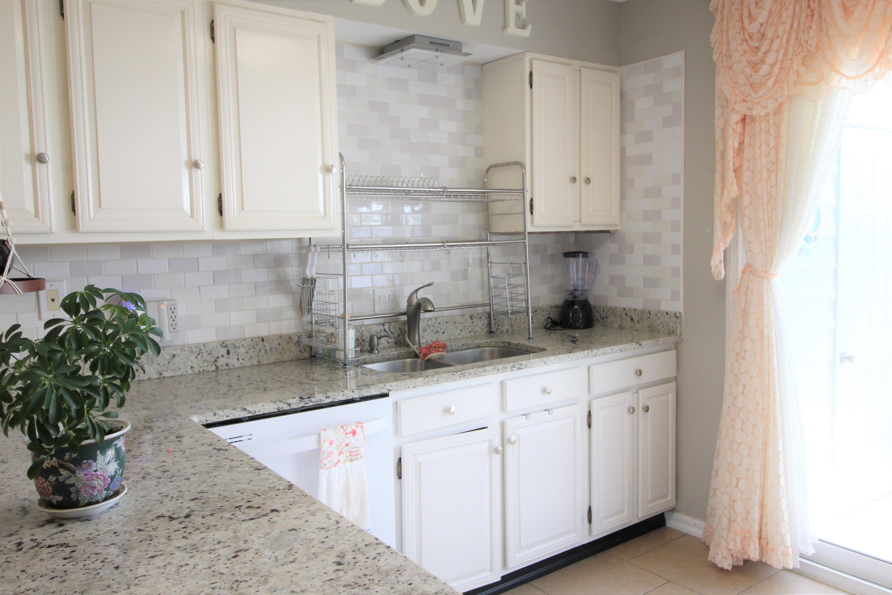 CLOVERDALE LAKE - Residential